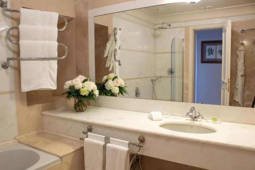 Bathroom in Grand Hotel Continental Siena - Starhotels Collezione