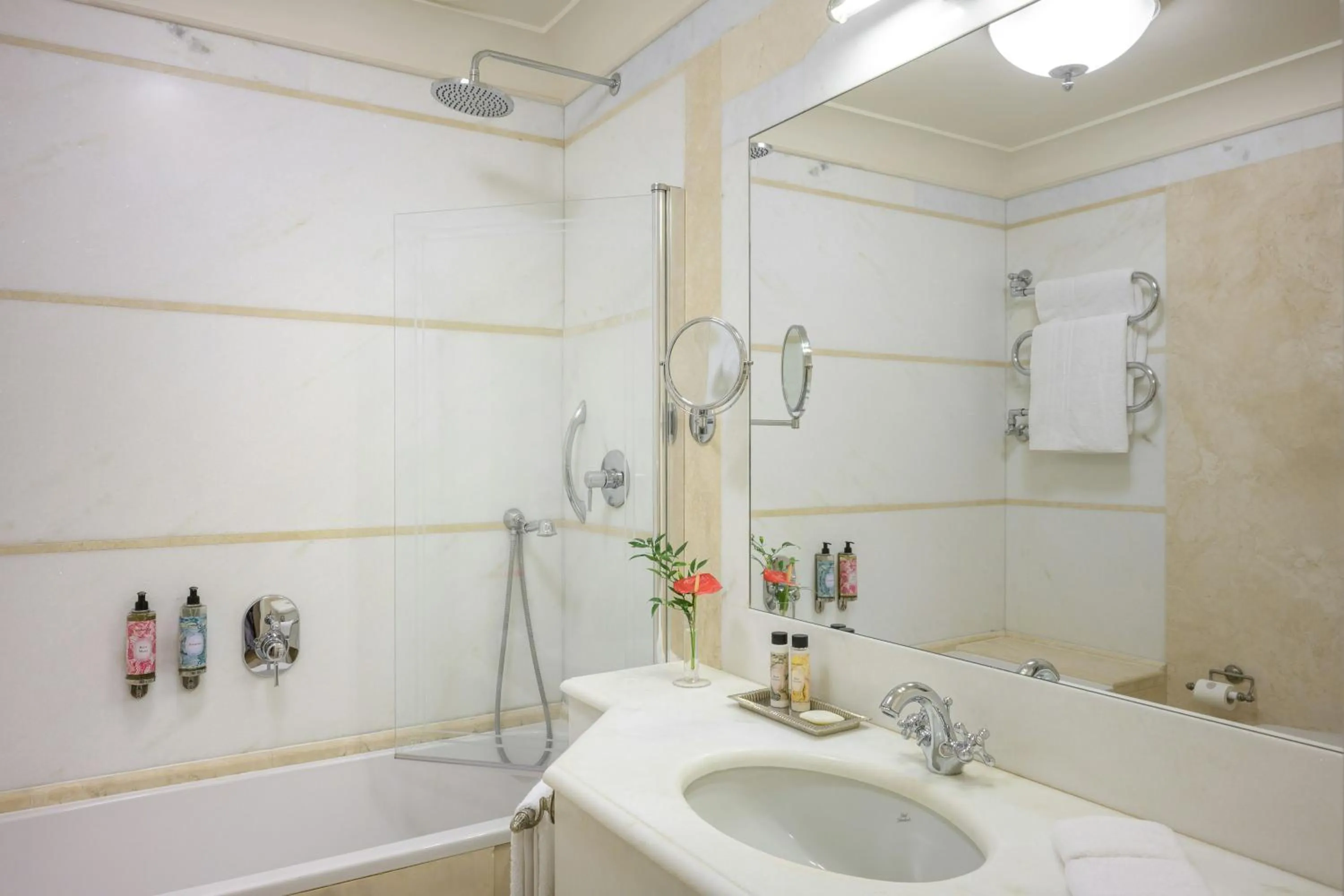 Bathroom in Grand Hotel Continental Siena - Starhotels Collezione