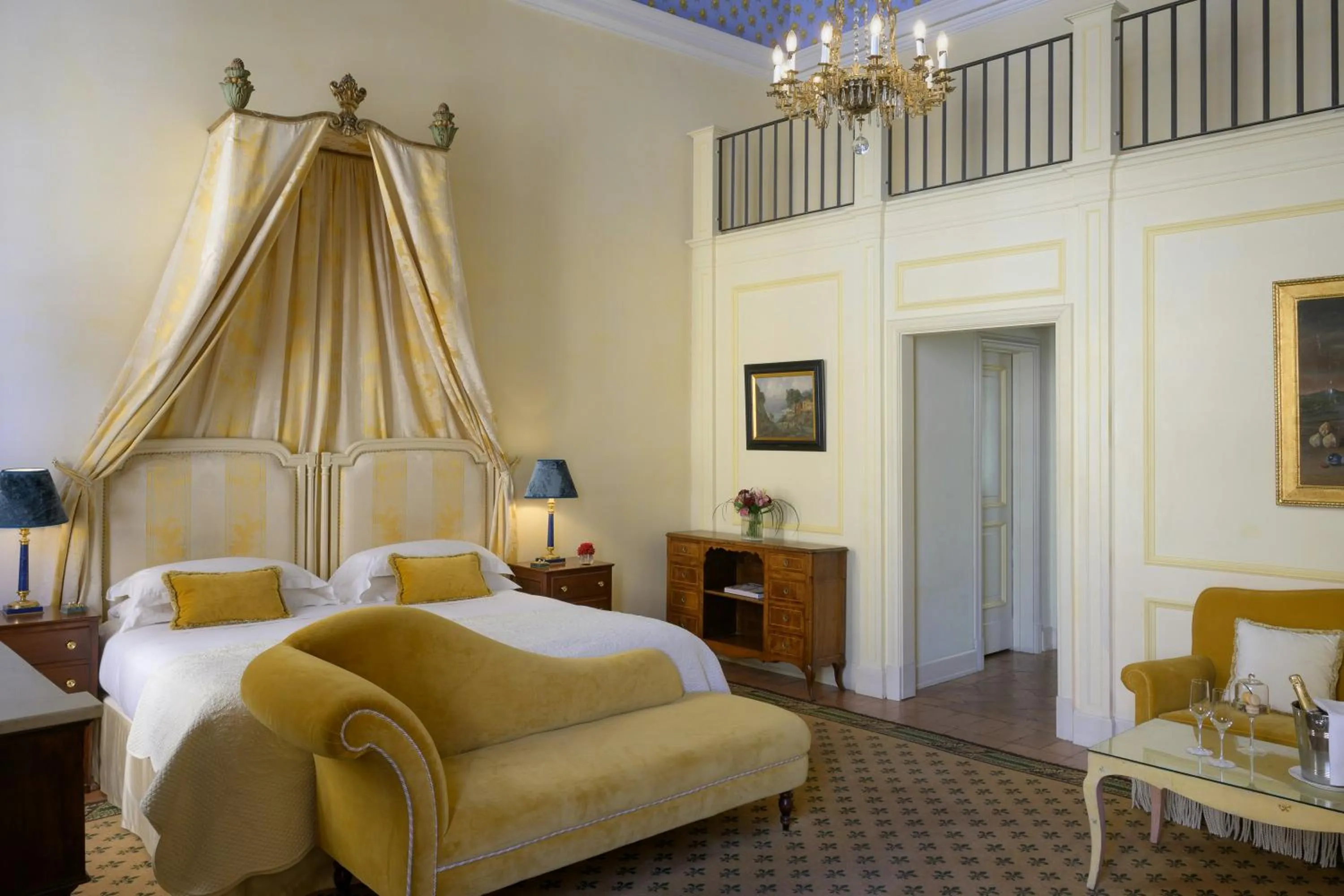 Photo of the whole room, Bed in Grand Hotel Continental Siena - Starhotels Collezione