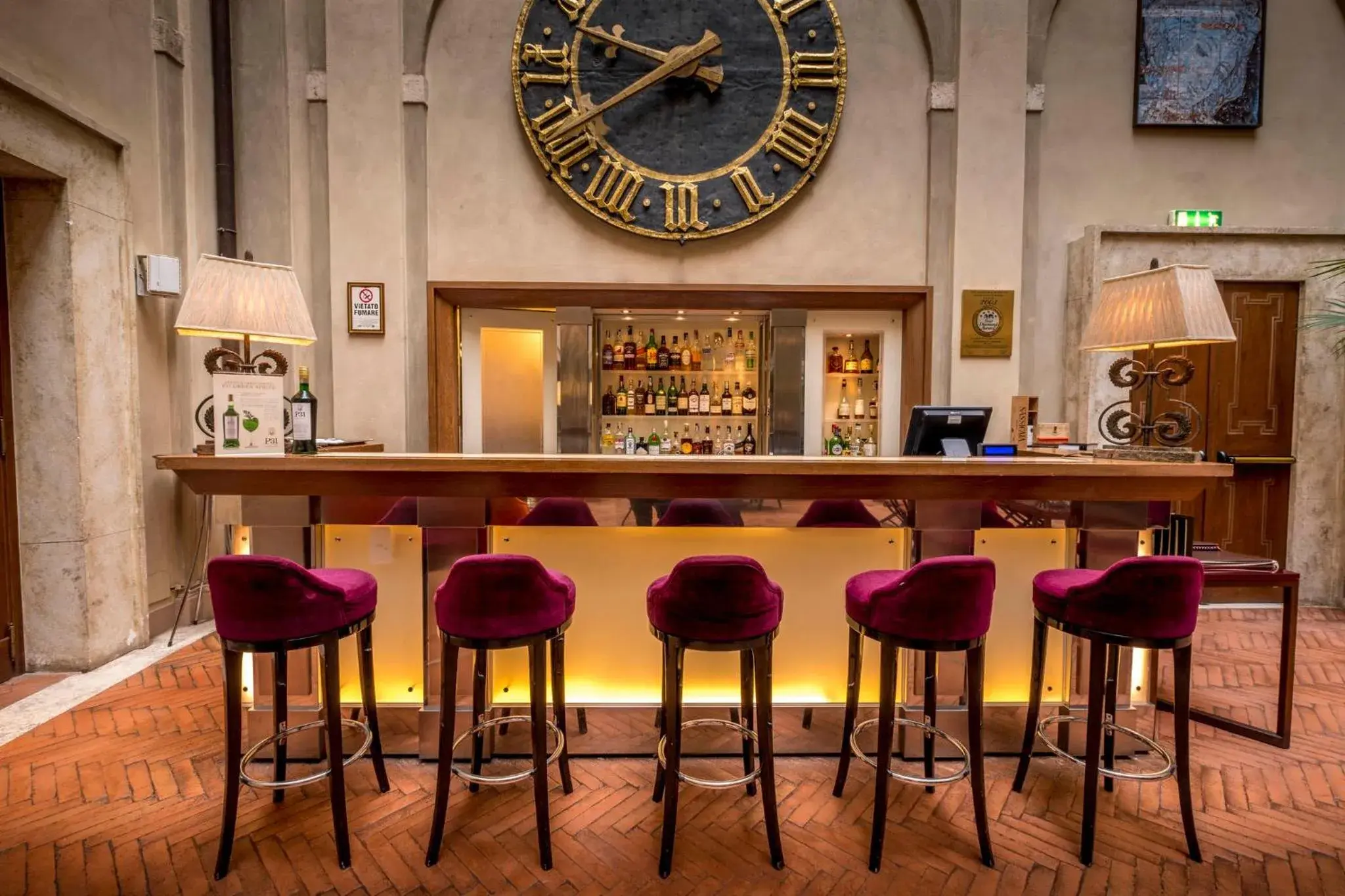 Lounge or bar in Grand Hotel Continental Siena - Starhotels Collezione Lounge or bar in Grand Hotel Continental Siena - Starhotels Collezione