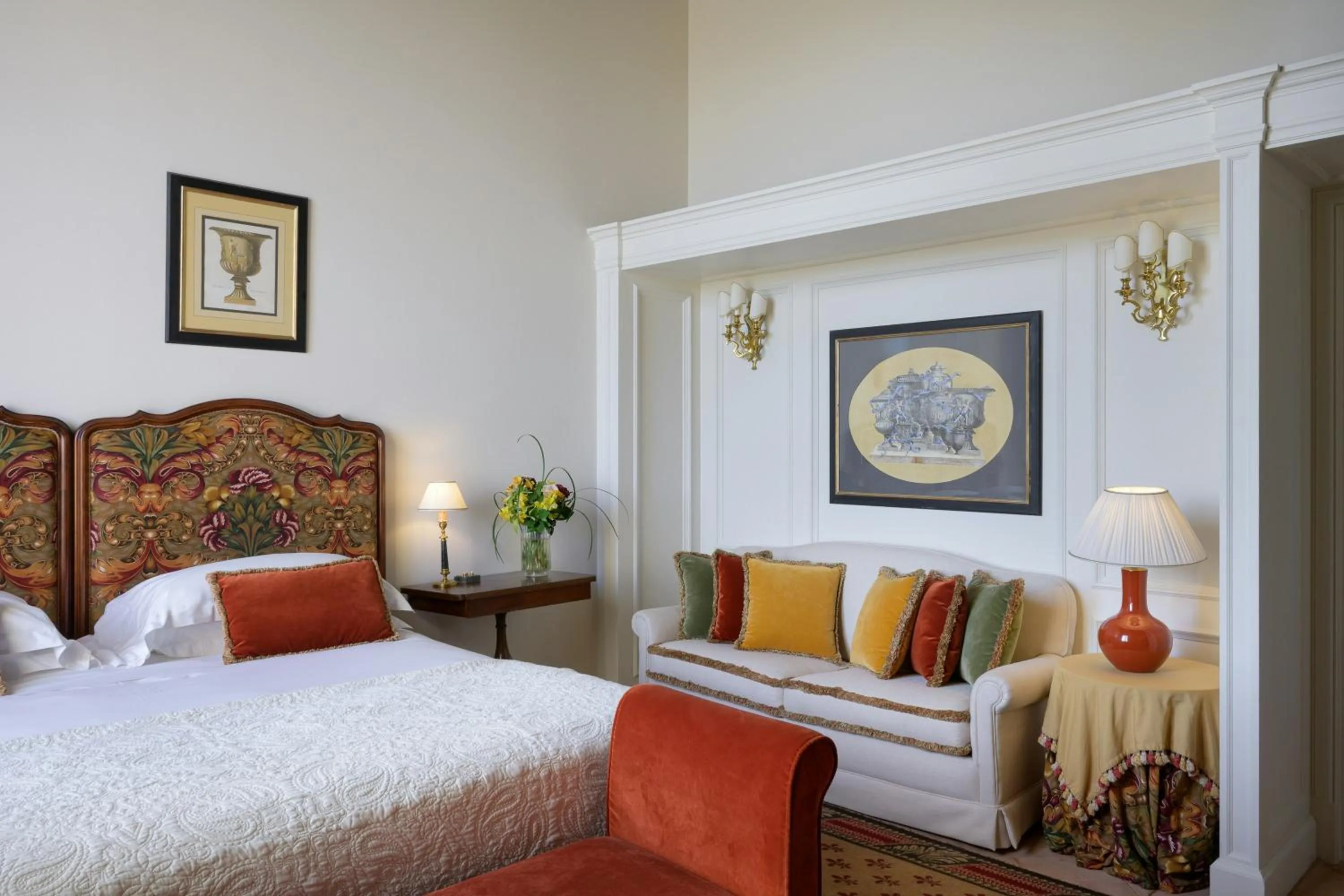 Photo of the whole room, Bed in Grand Hotel Continental Siena - Starhotels Collezione