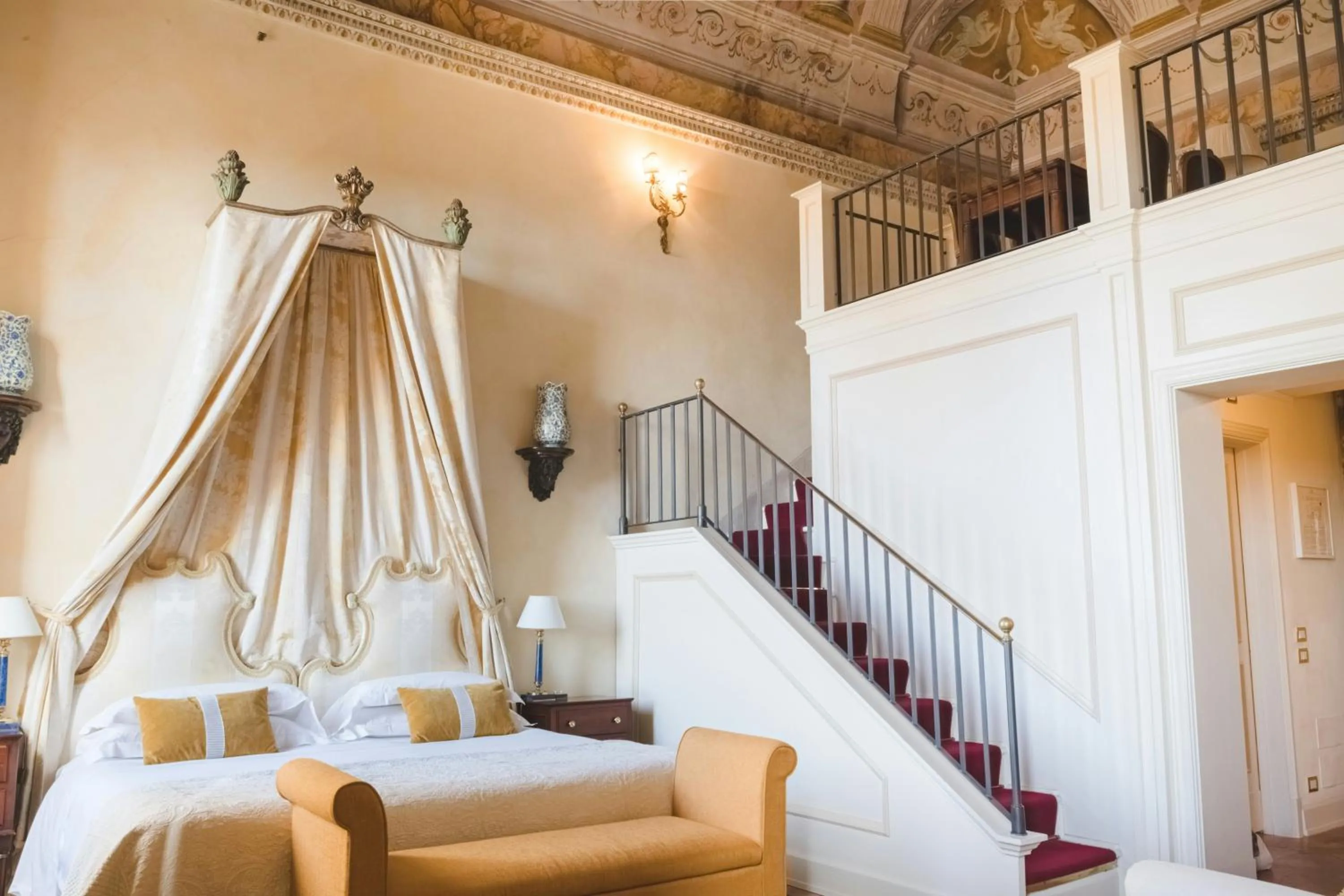 Photo of the whole room, Bed in Grand Hotel Continental Siena - Starhotels Collezione