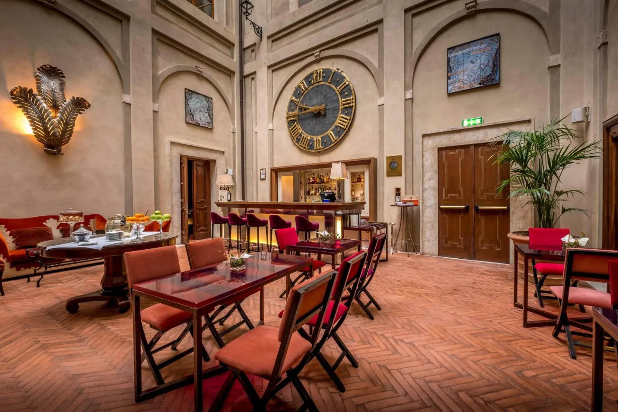 Lounge or bar in Grand Hotel Continental Siena - Starhotels Collezione Lounge or bar in Grand Hotel Continental Siena - Starhotels Collezione