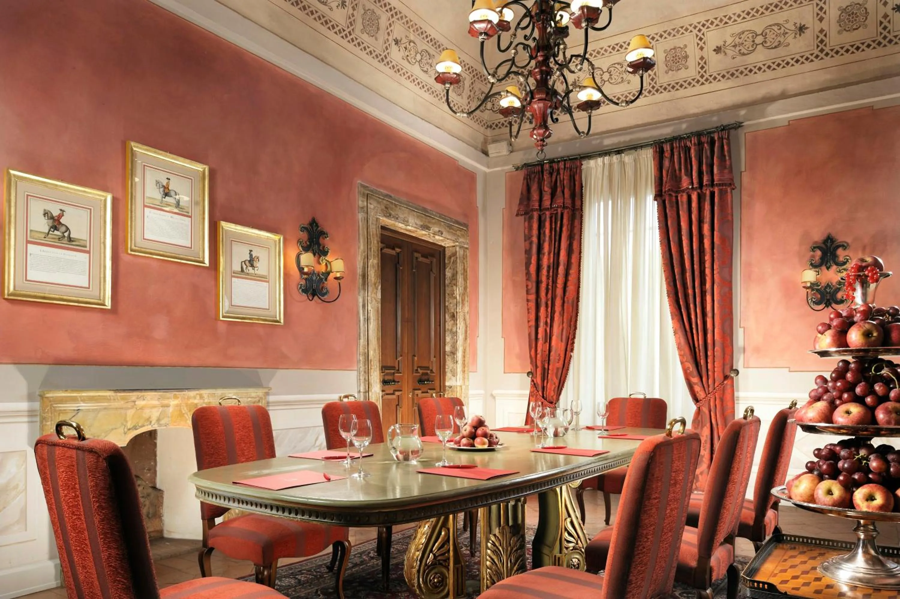 Meeting/conference room in Grand Hotel Continental Siena - Starhotels Collezione