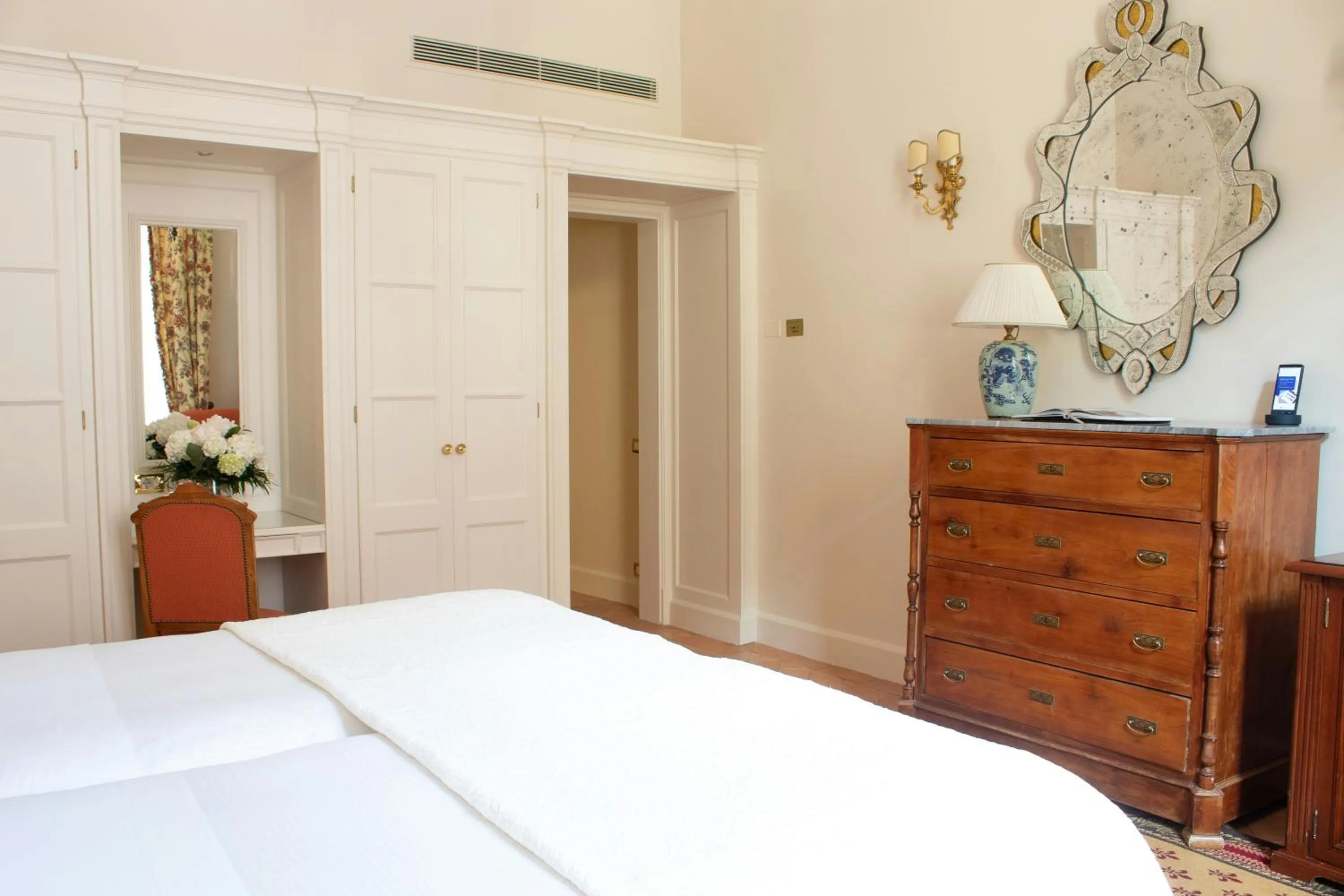 Photo of the whole room, Bed in Grand Hotel Continental Siena - Starhotels Collezione