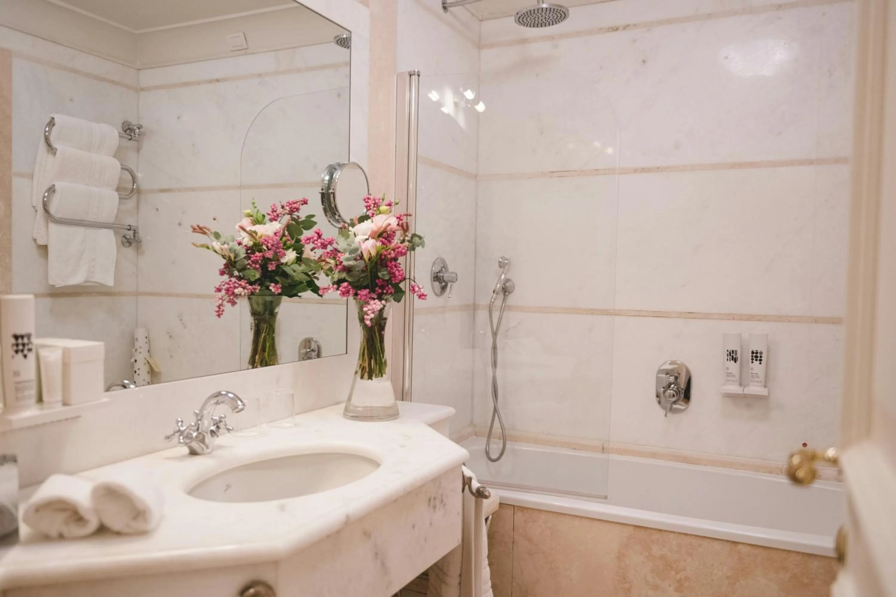 Bathroom in Grand Hotel Continental Siena - Starhotels Collezione