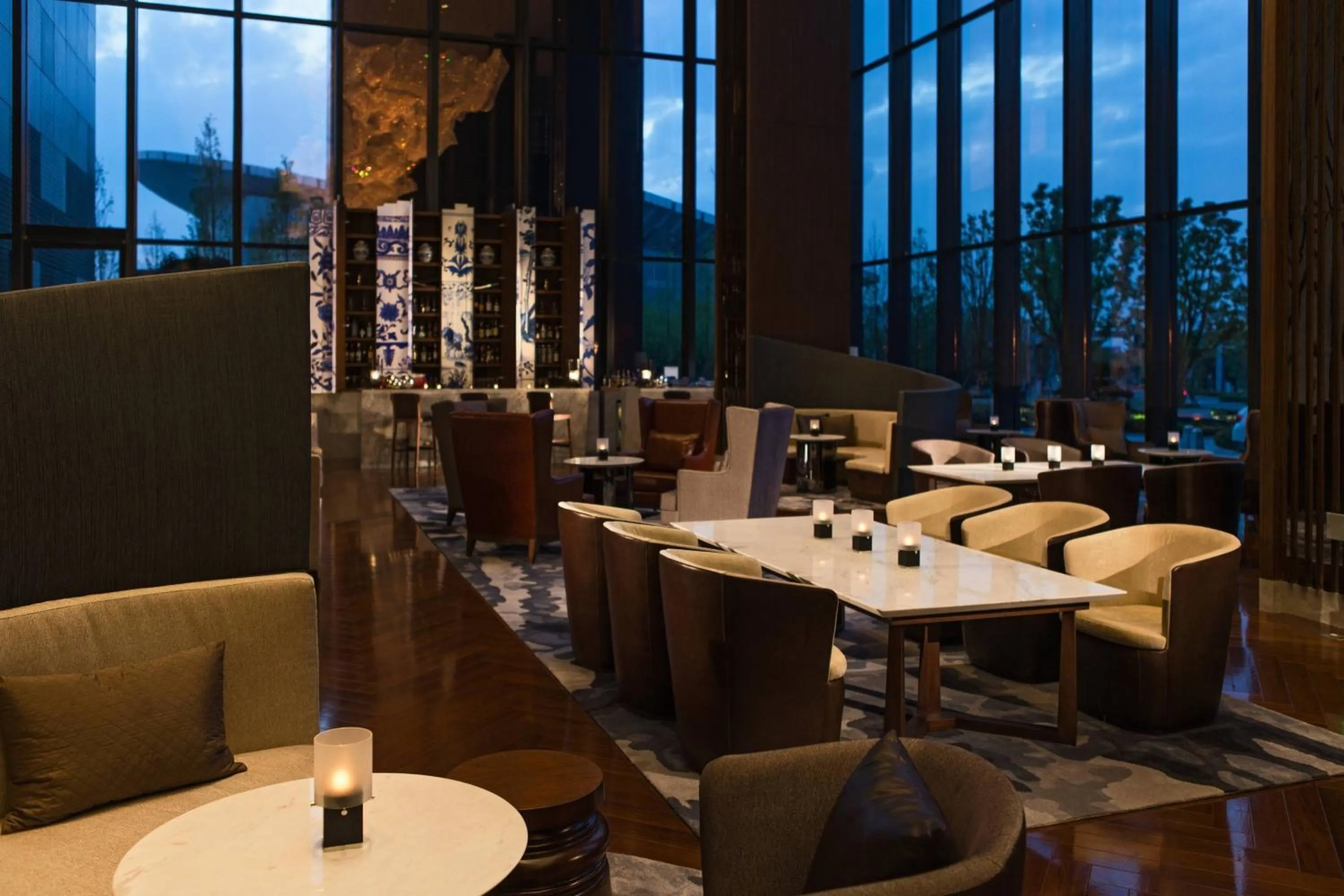 Lounge or bar in Renaissance Suzhou Wujiang Hotel