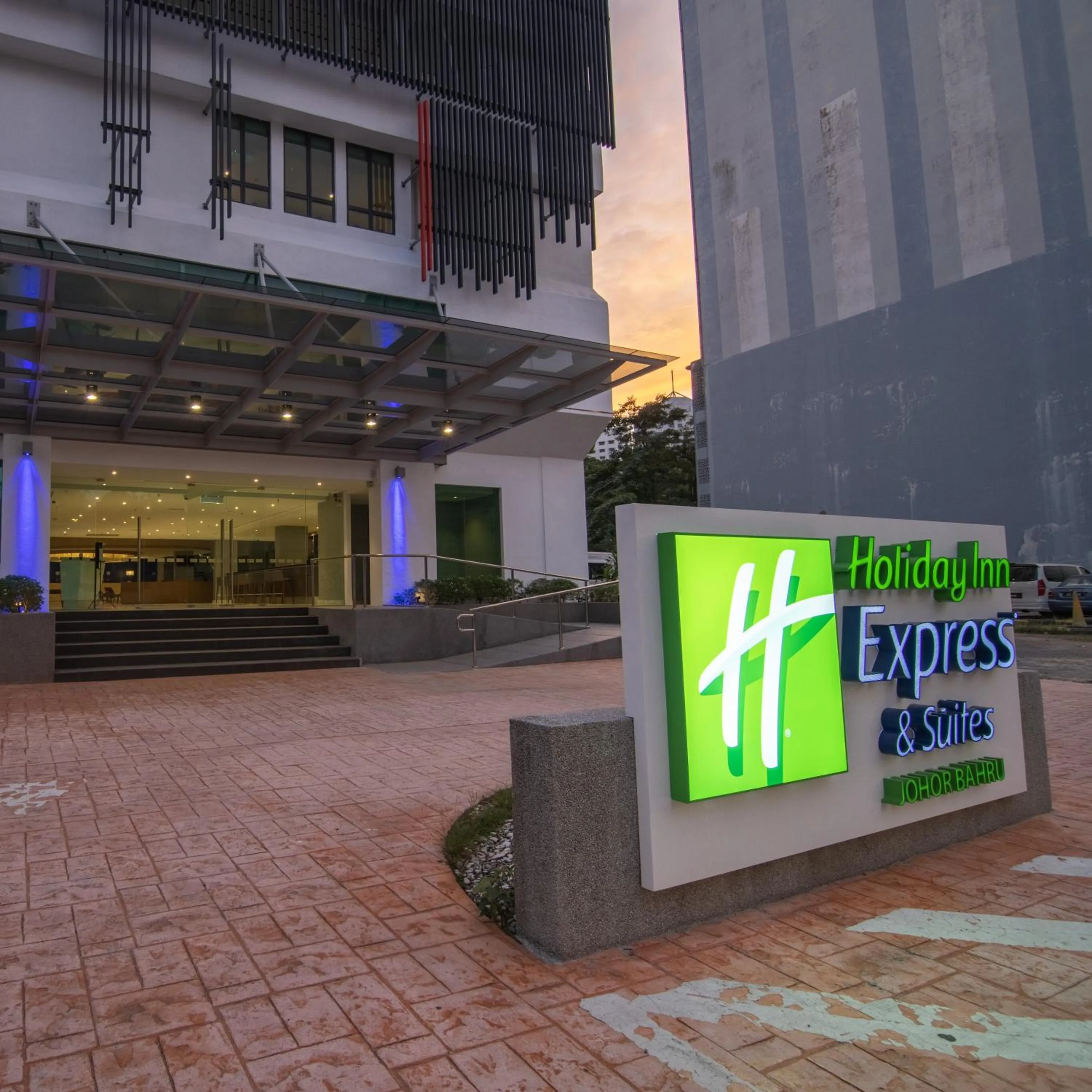 Quiet street view in Holiday Inn Express & Suites Johor Bahru by IHG