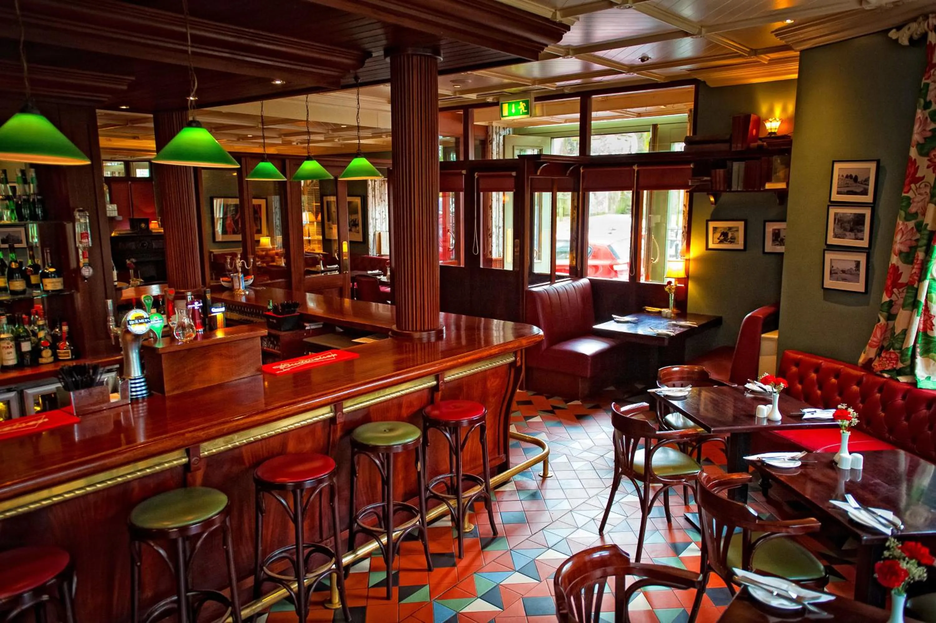 Restaurant/places to eat in Step House Hotel