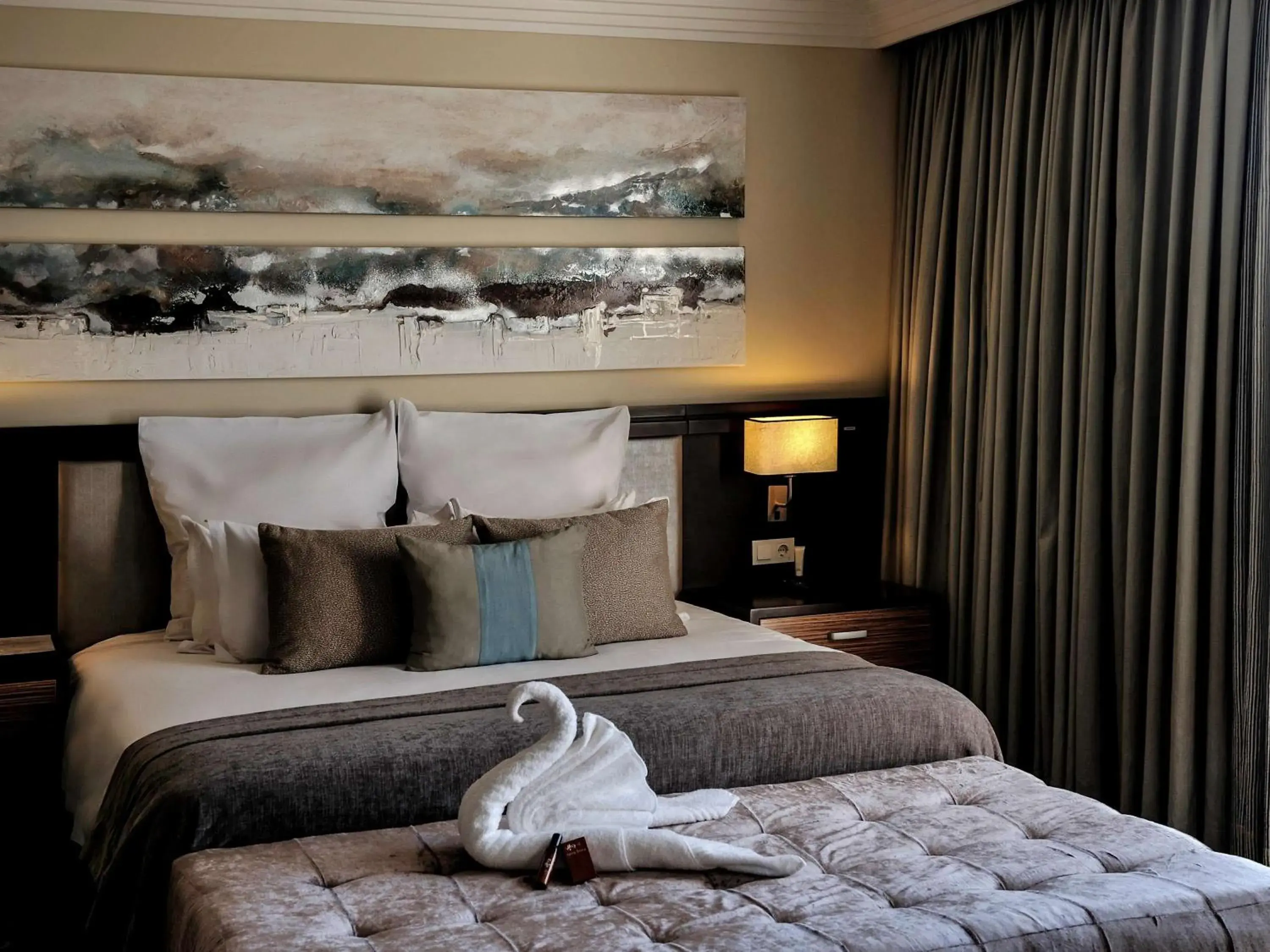 Photo of the whole room, Bed in Pullman Lubumbashi Grand Karavia. Photo of the whole room, Bed in Pullman Lubumbashi Grand Karavia.