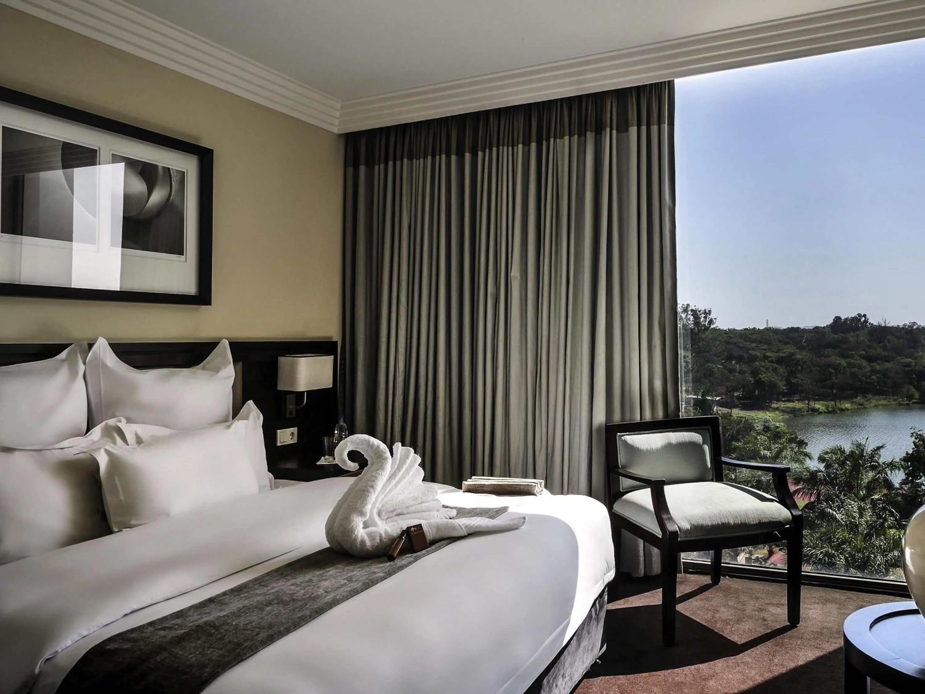 Bedroom, Bed in Pullman Lubumbashi Grand Karavia.