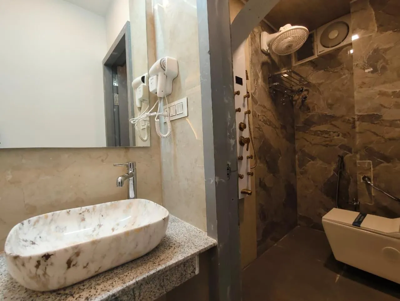 Bathroom in Sara Happy Stay Hotel