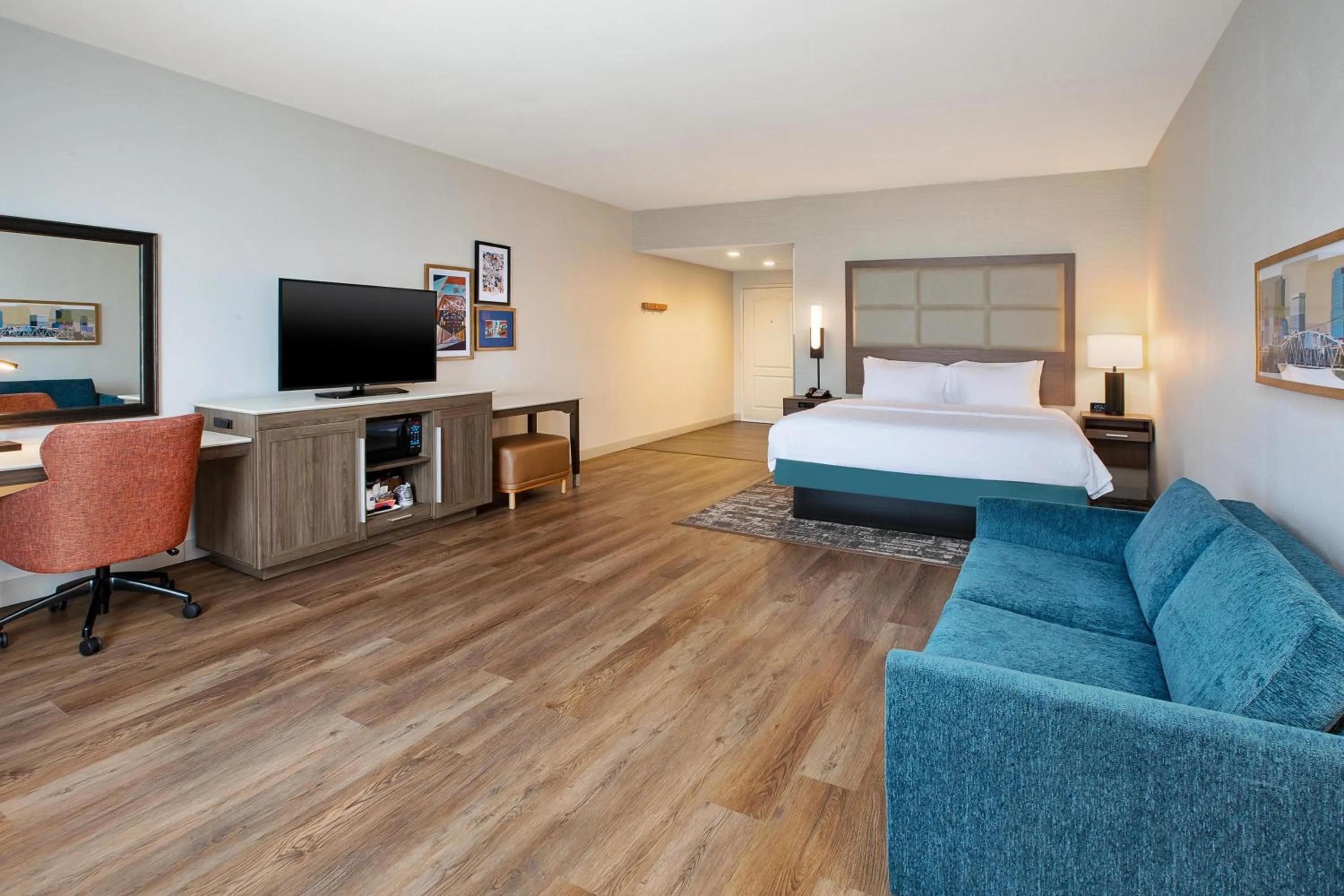 Living room, Bed in Hampton Inn North Little Rock McCain Mall, AR