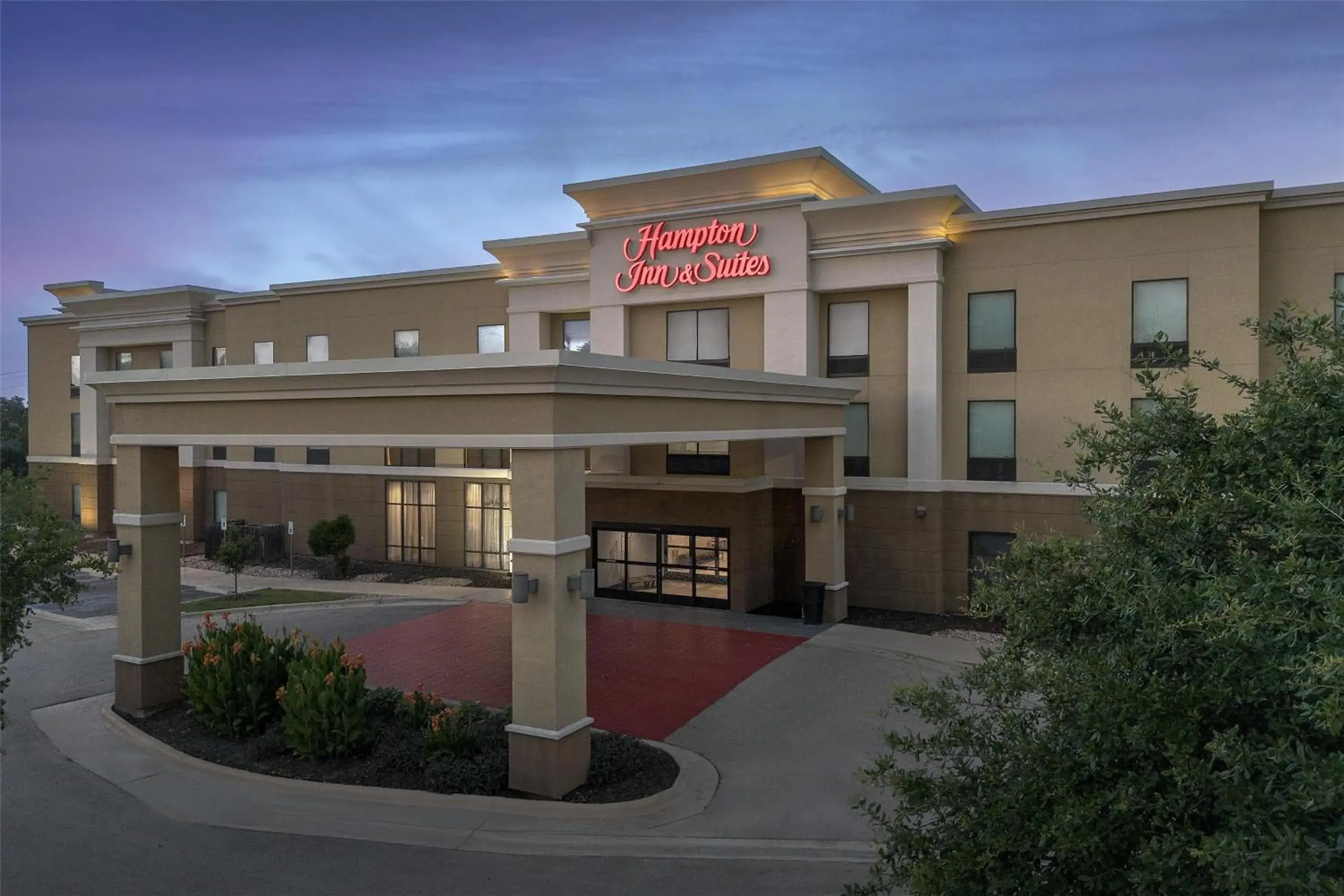 Property building in Hampton Inn and Suites Georgetown/Austin North, TX Property building in Hampton Inn and Suites Georgetown/Austin North, TX