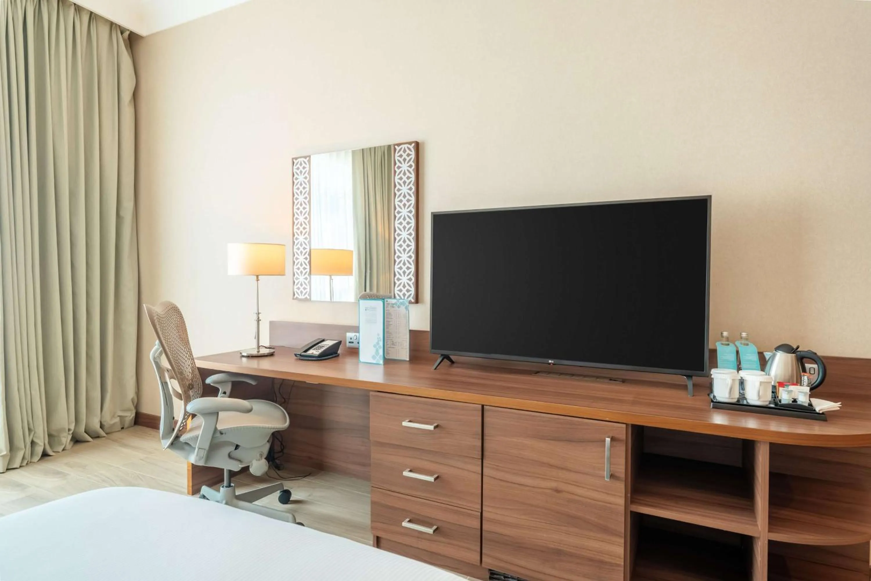 Bedroom, Bed in Hilton Garden inn Dubai Jumeirah