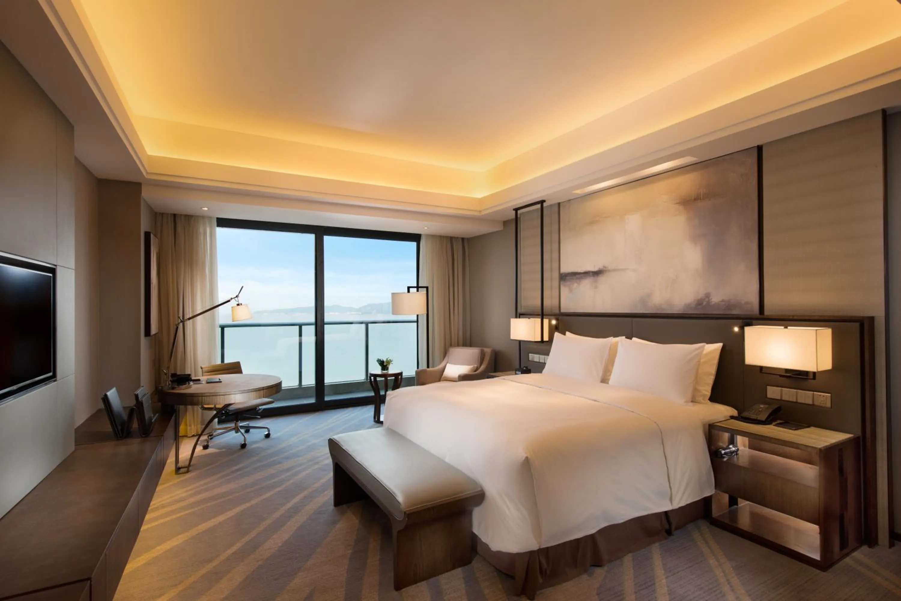 Photo of the whole room, Bed in Hilton Zhoushan