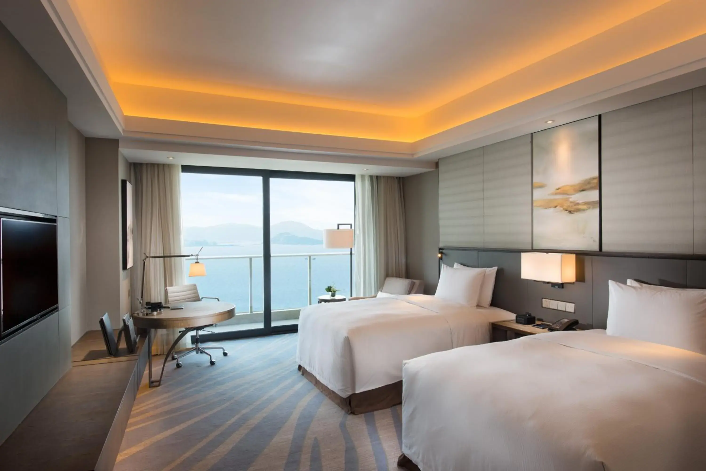 Deluxe Twin Room with Sea View in Hilton Zhoushan Deluxe Twin Room with Sea View in Hilton Zhoushan