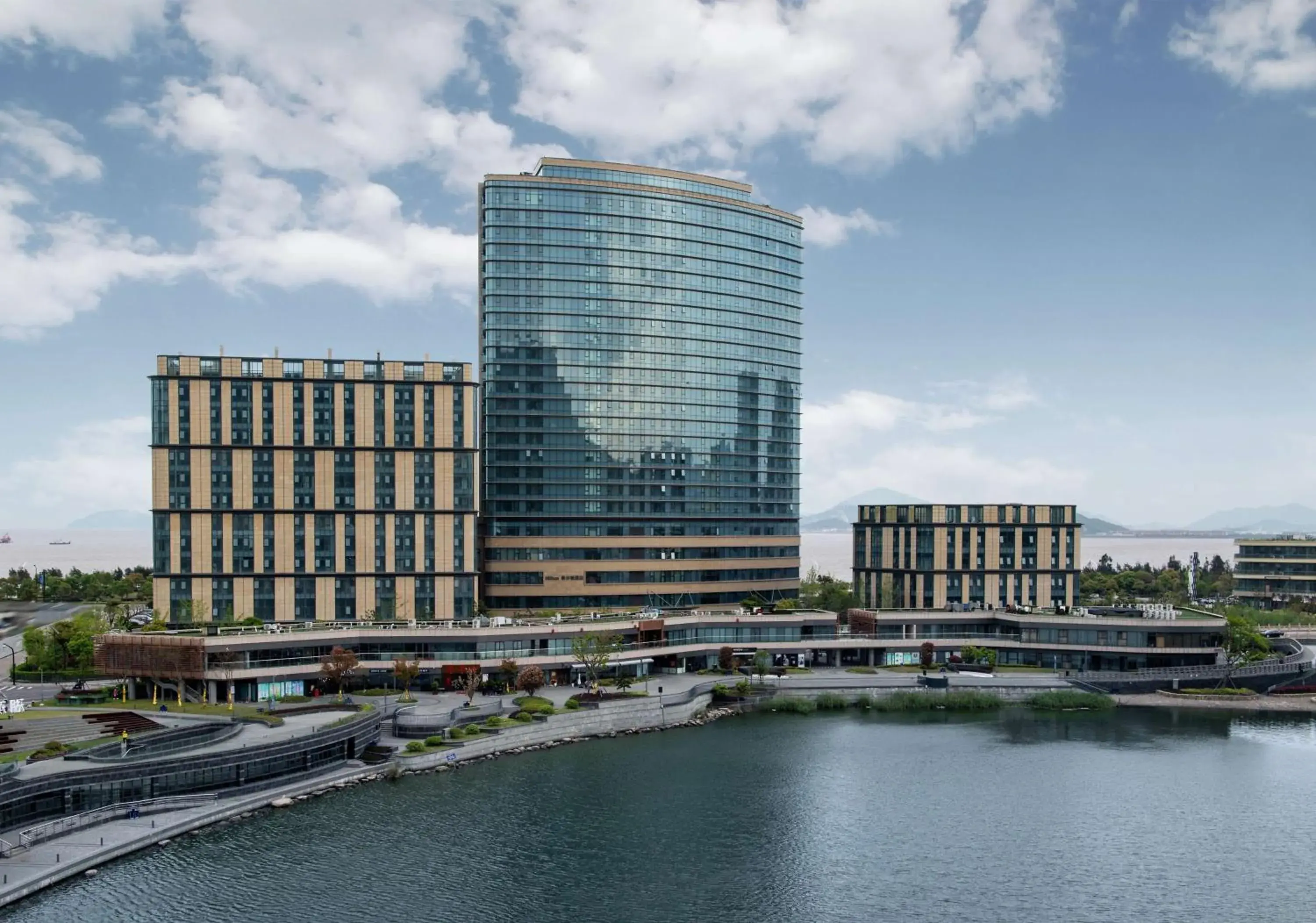 Property building in Hilton Zhoushan Property building in Hilton Zhoushan