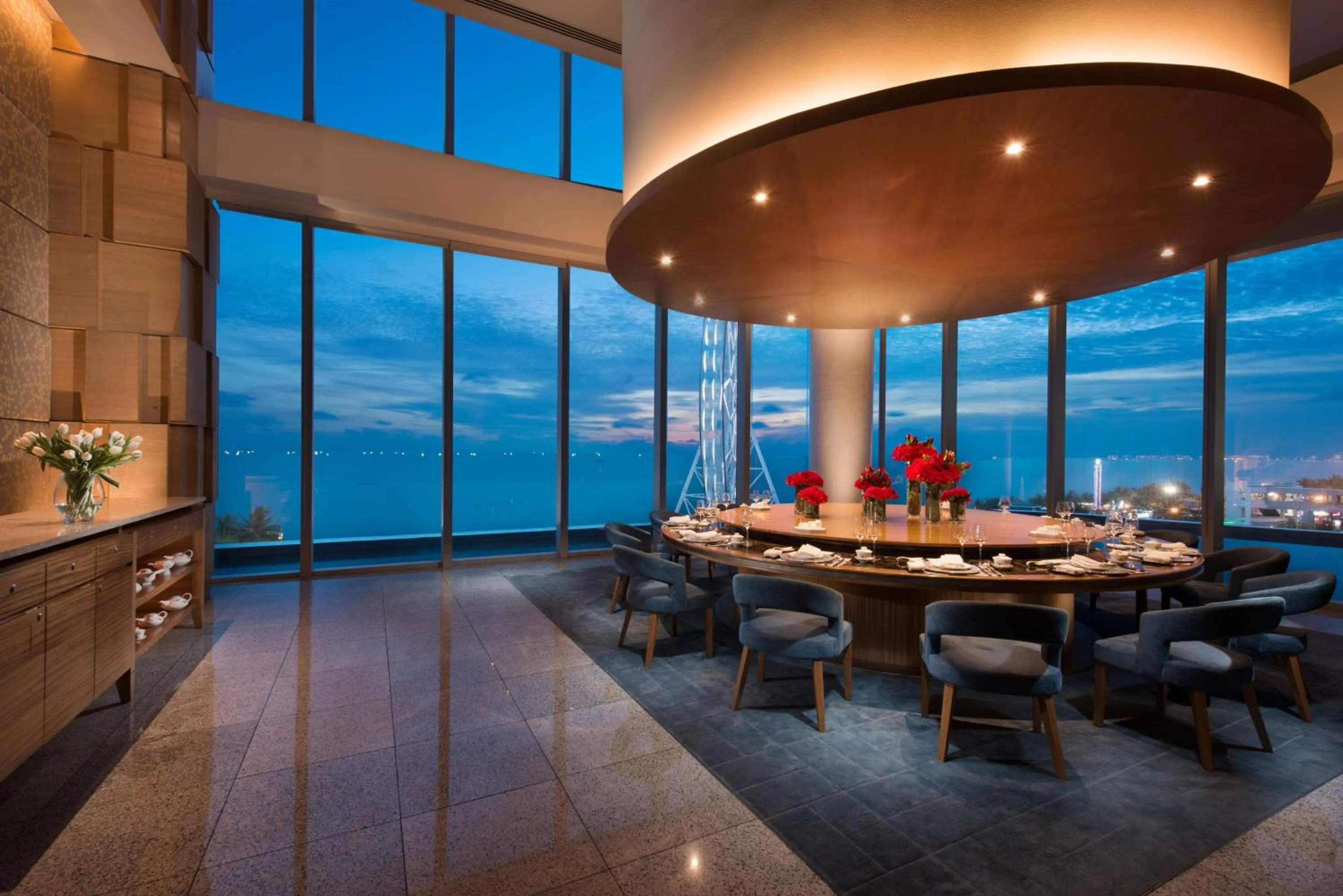 Restaurant/places to eat in Conrad Manila