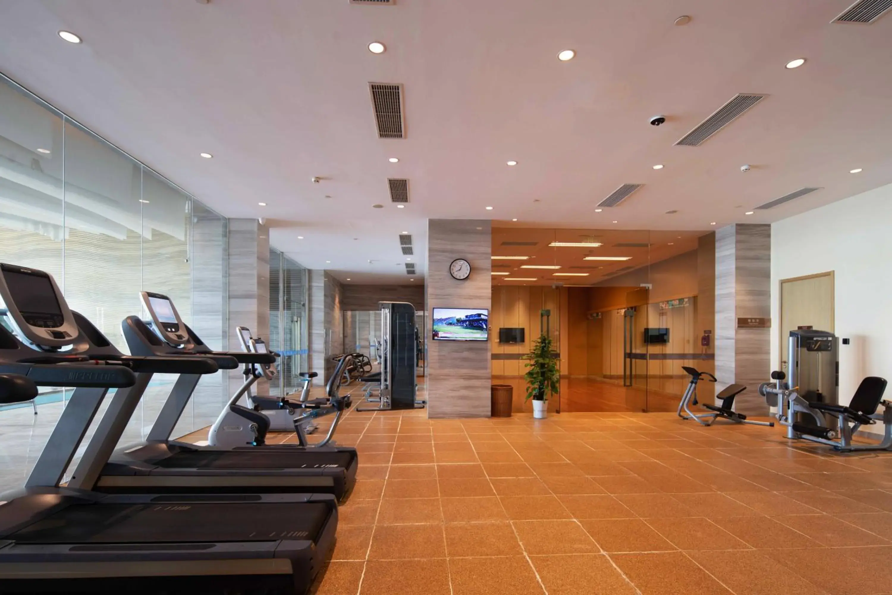 Fitness centre/facilities in Hilton Wuhan Yangtze Riverside Fitness centre/facilities in Hilton Wuhan Yangtze Riverside