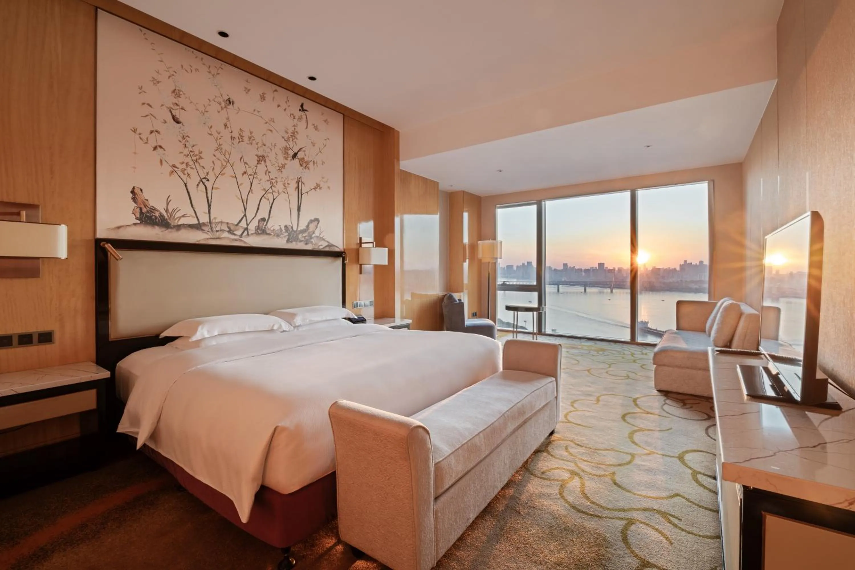 Photo of the whole room, Bed in Hilton Wuhan Yangtze Riverside
