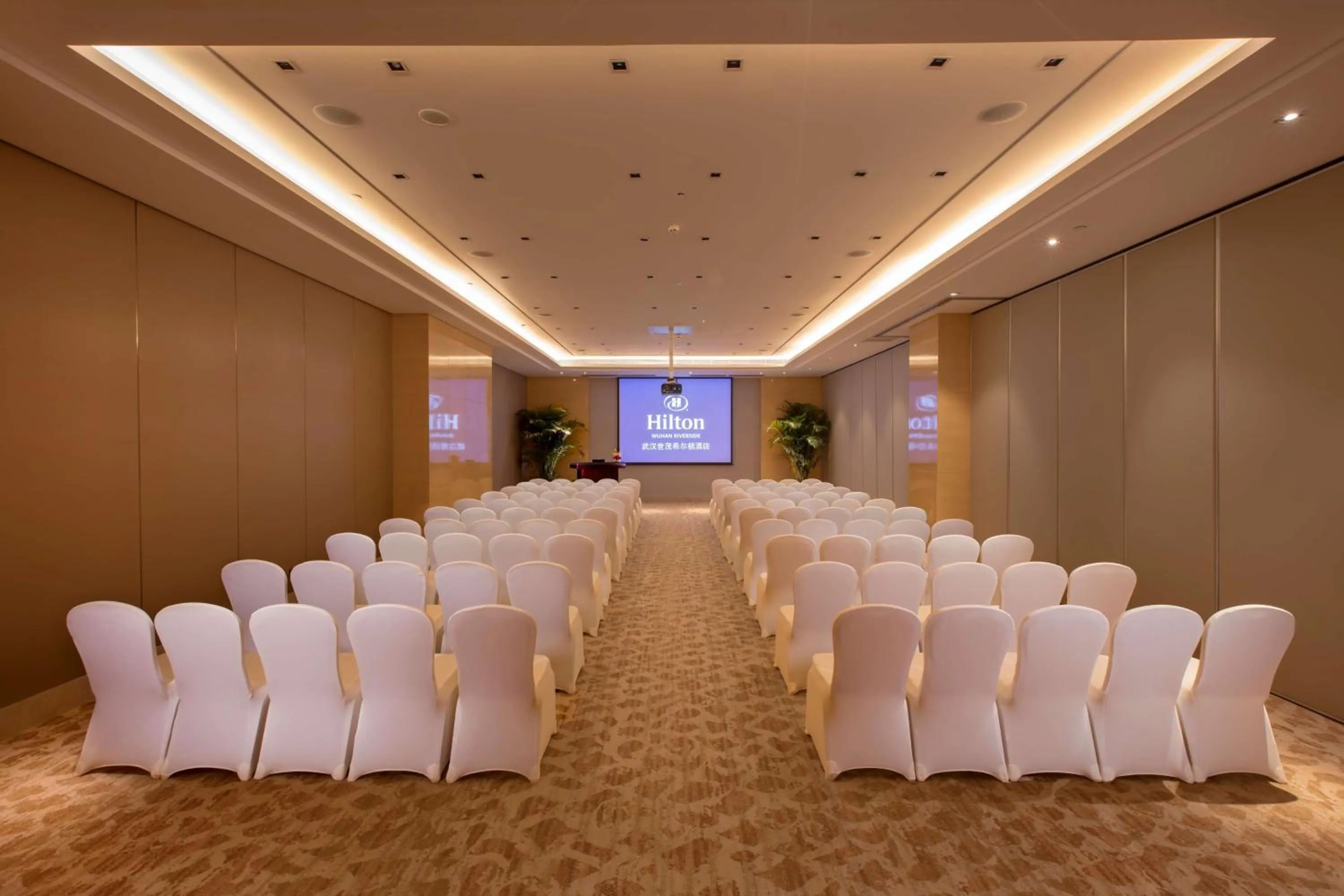Meeting/conference room in Hilton Wuhan Yangtze Riverside