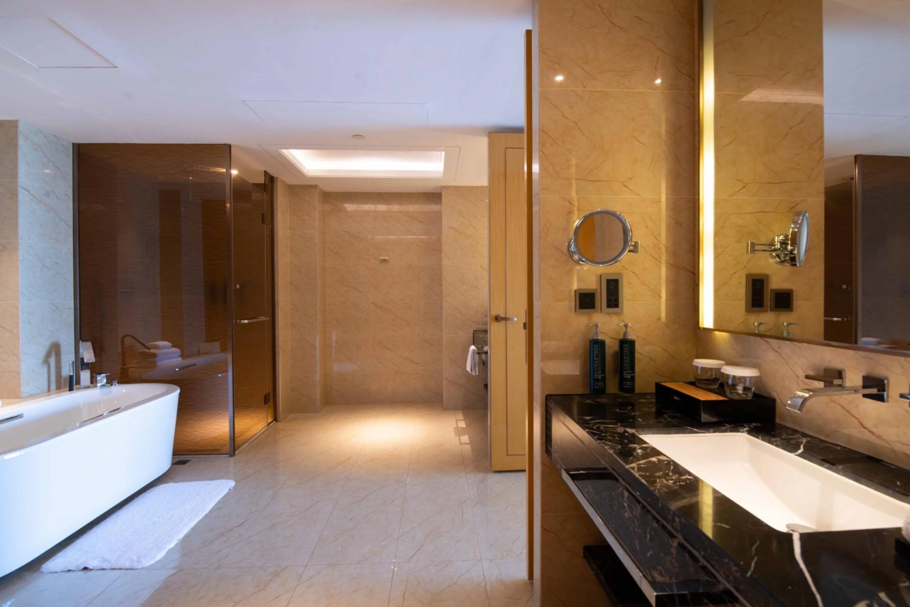 Photo of the whole room in Hilton Wuhan Yangtze Riverside