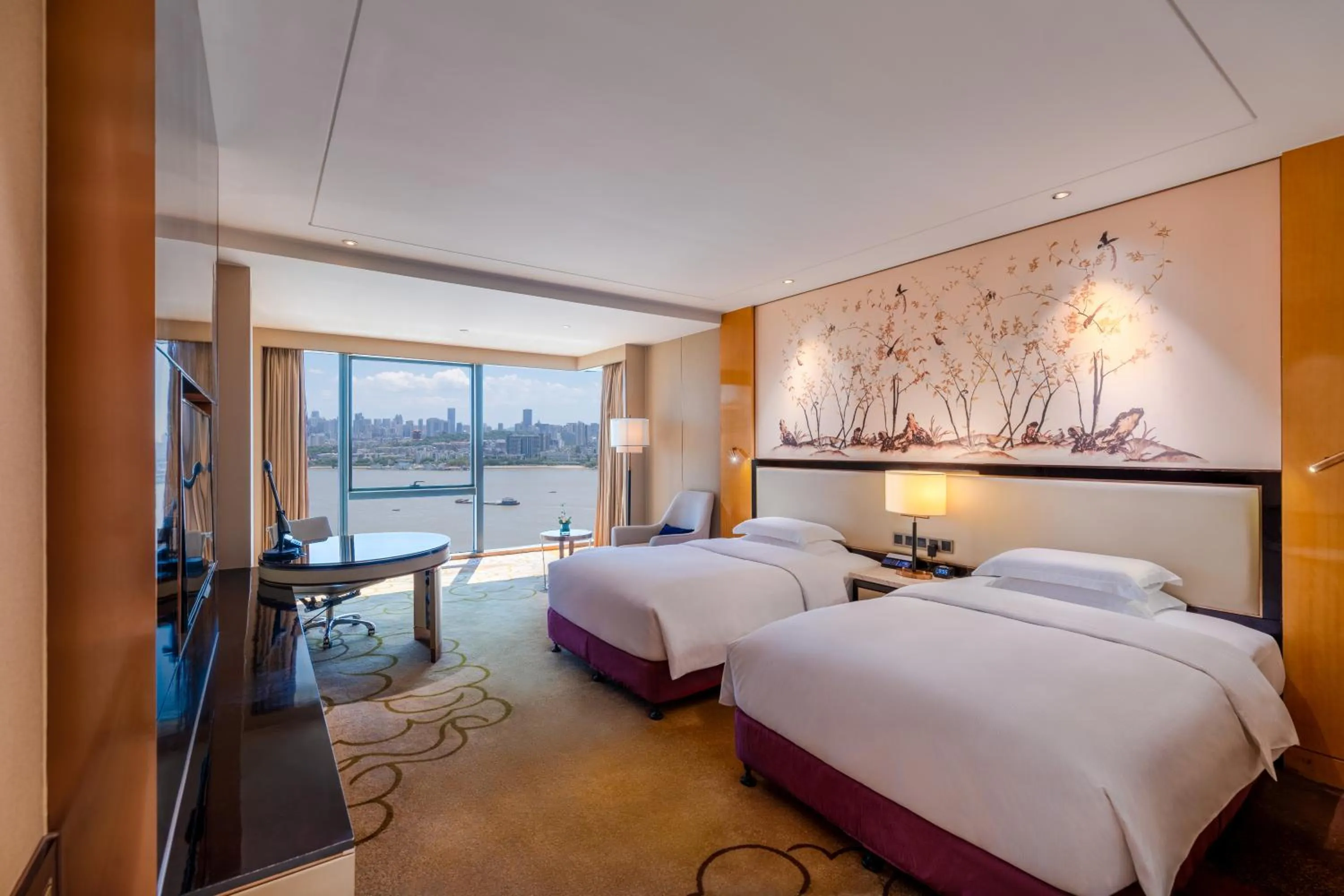 Photo of the whole room, Bed in Hilton Wuhan Yangtze Riverside