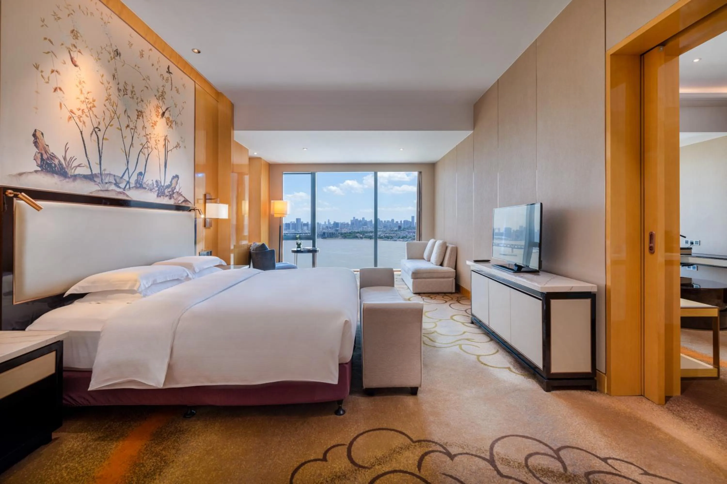 Photo of the whole room, Bed in Hilton Wuhan Yangtze Riverside