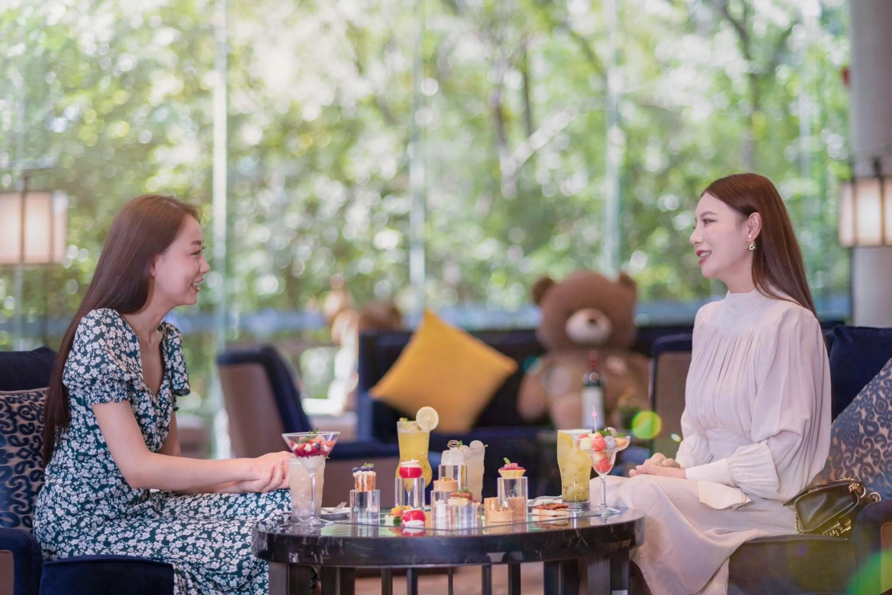 Restaurant/places to eat in Hilton Wuhan Yangtze Riverside