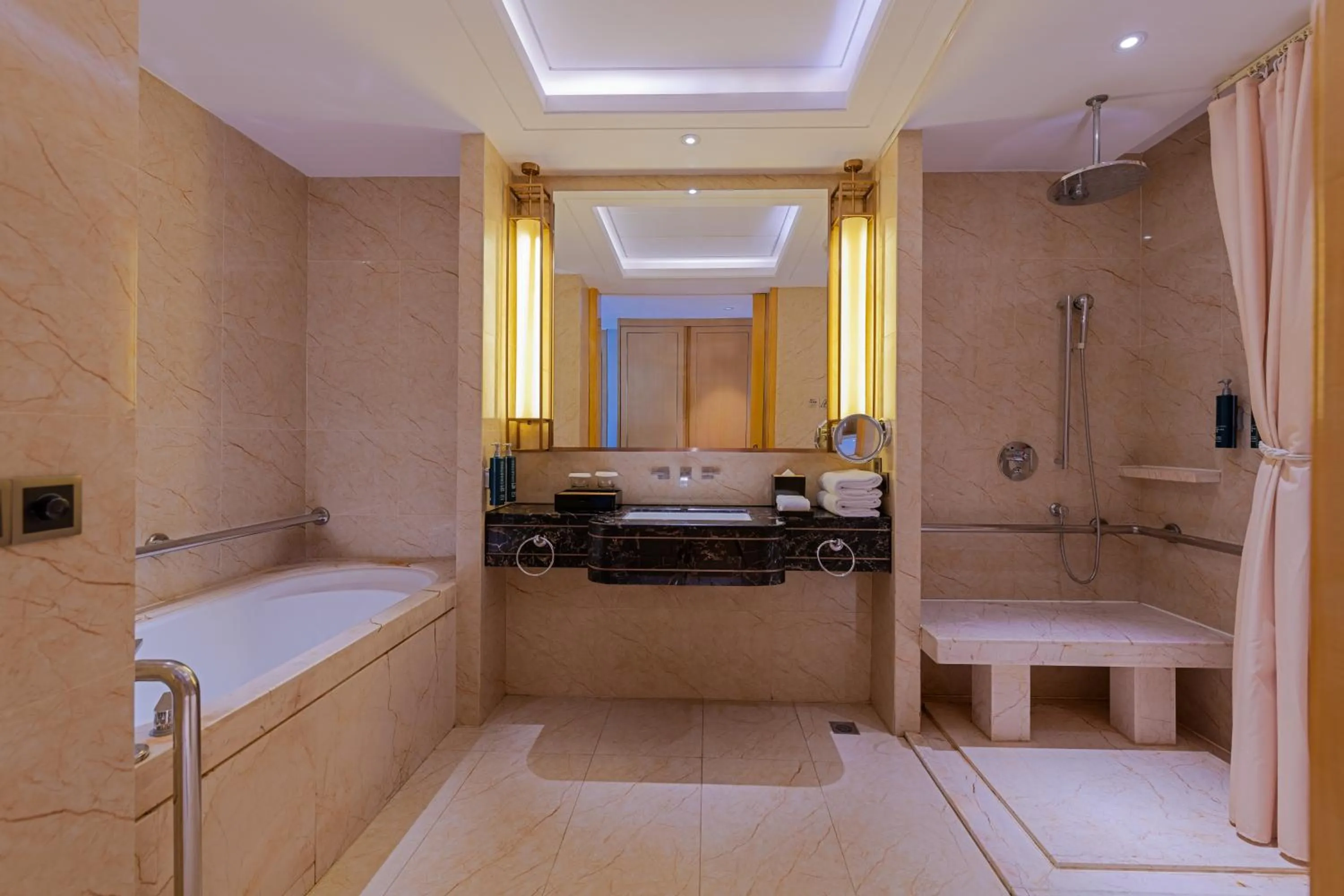 Photo of the whole room in Hilton Wuhan Yangtze Riverside