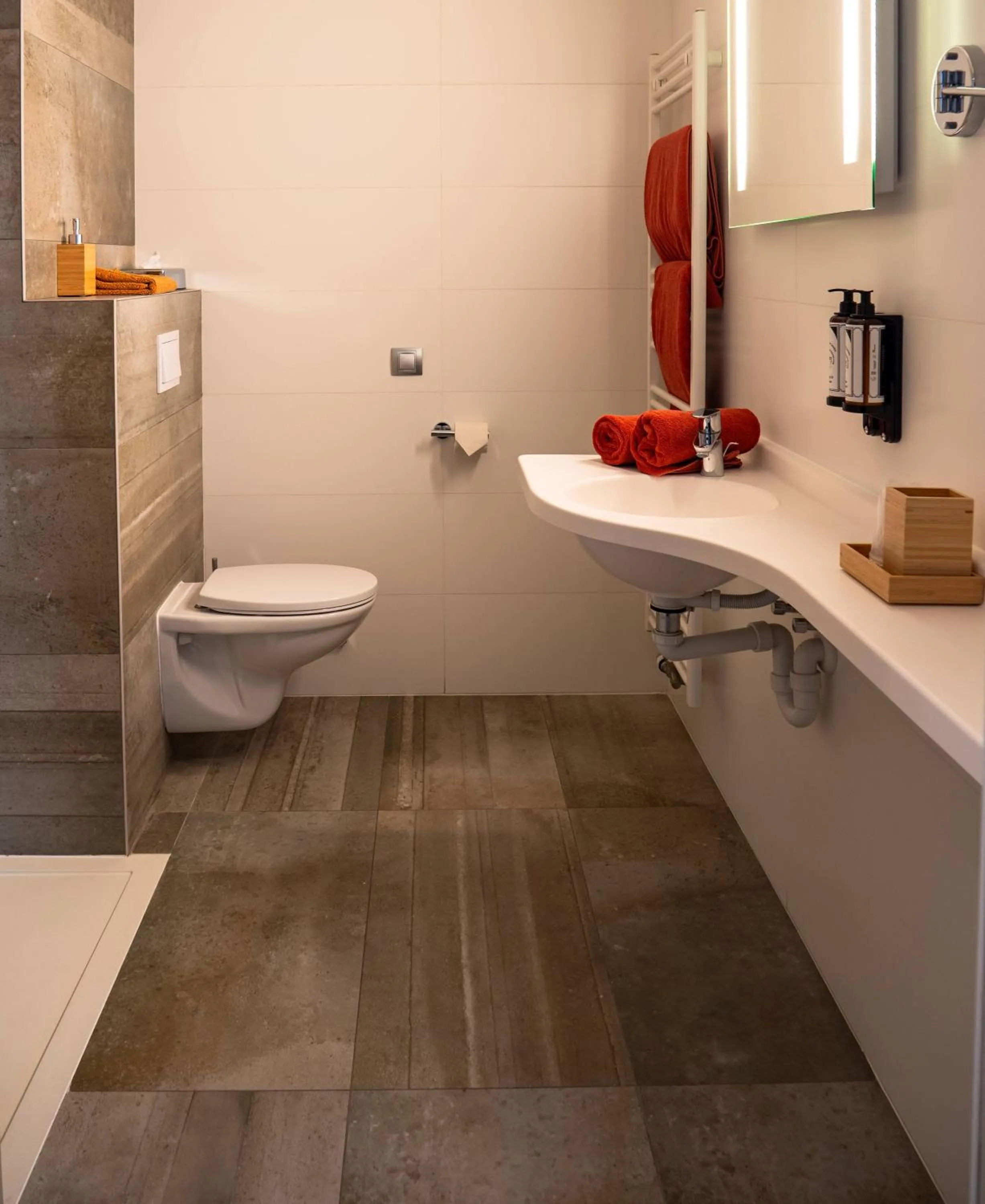 Toilet in Tower Hotel Aalst