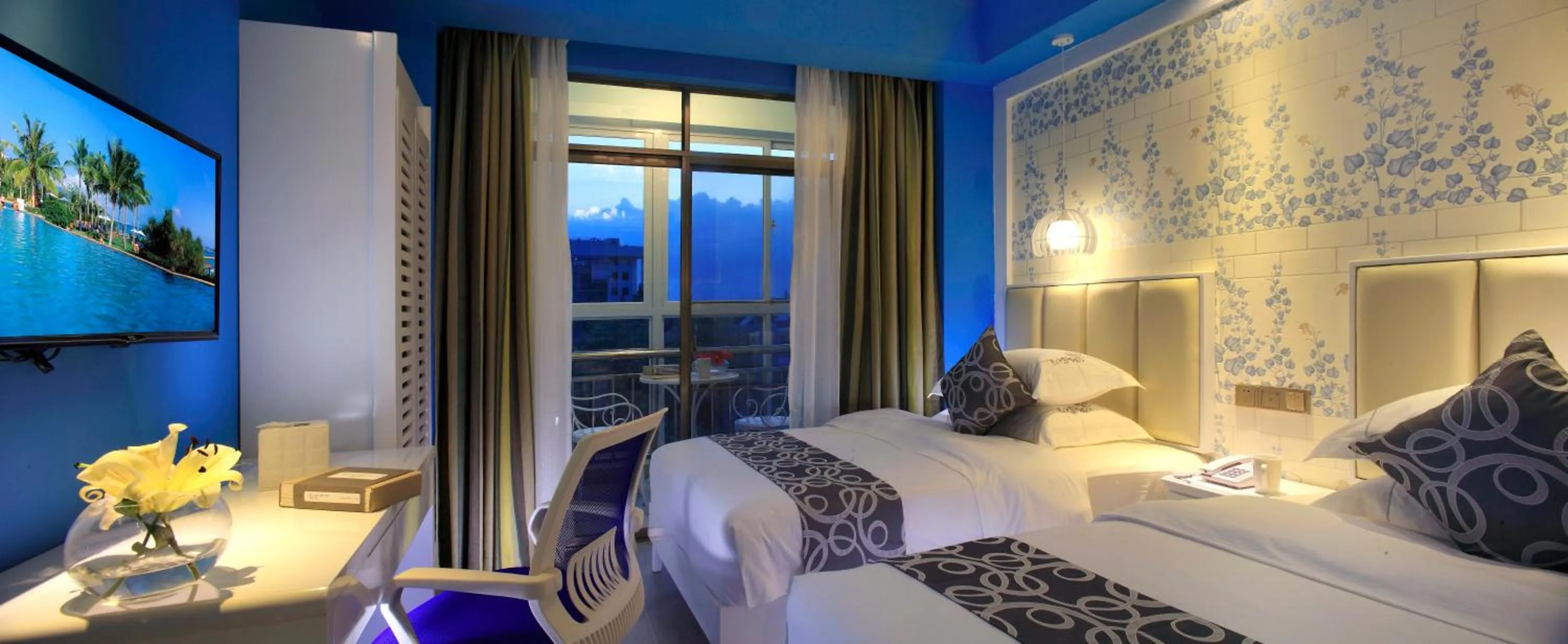 Photo of the whole room, Bed in Care Hotel Coast Collection