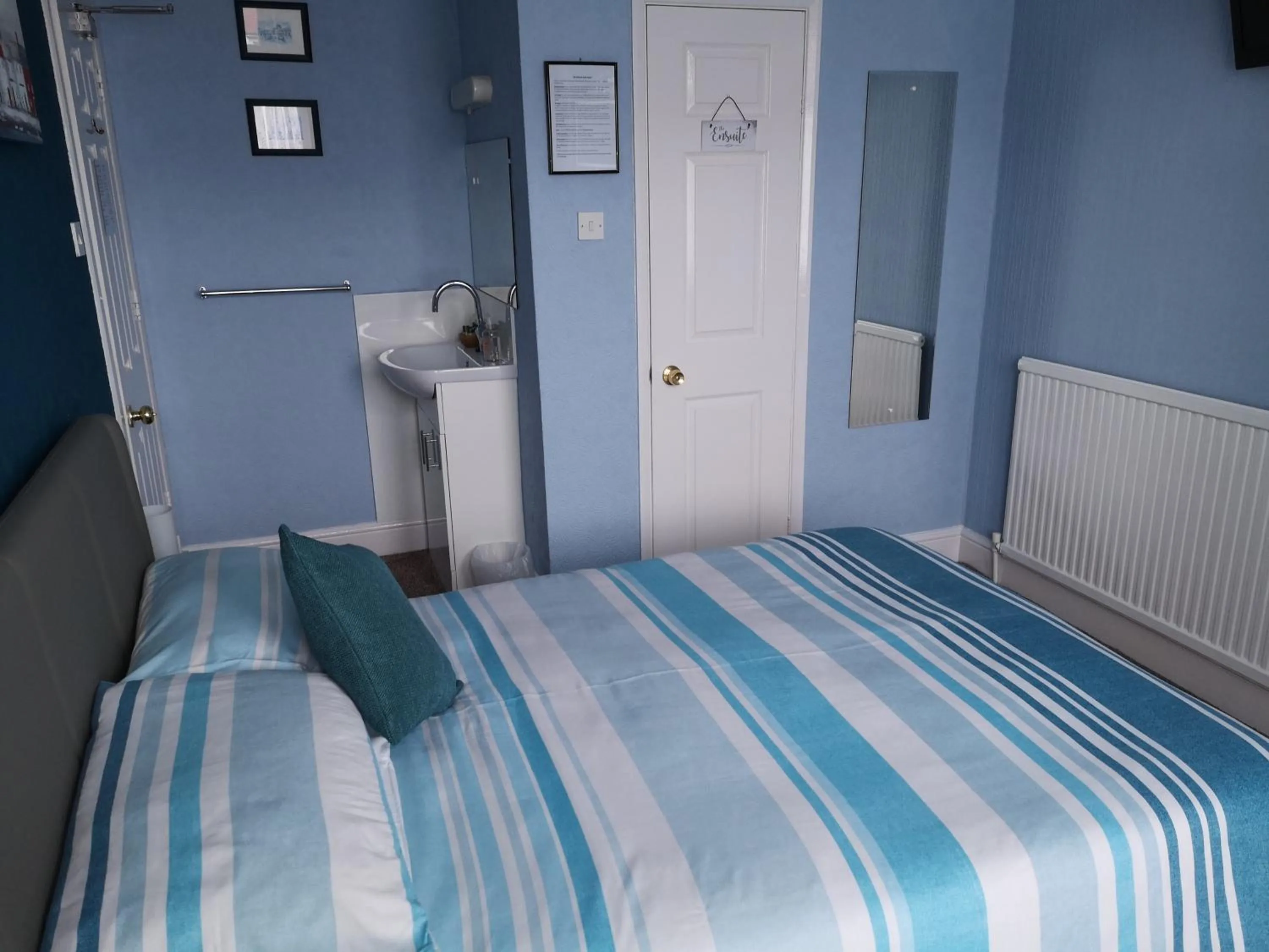 Bedroom in The Phoenix Guest House