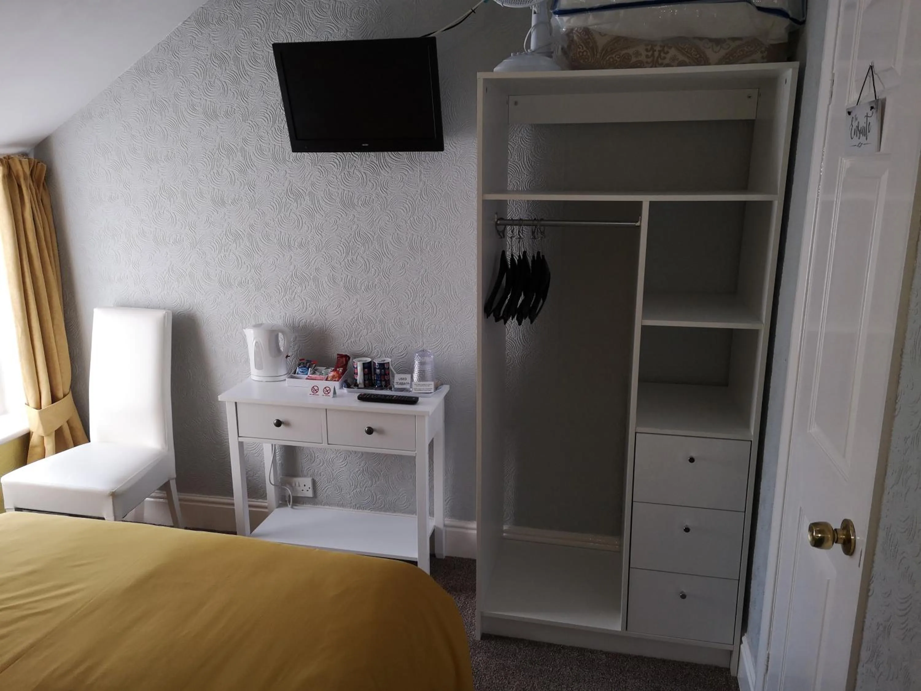 Bedroom in The Phoenix Guest House