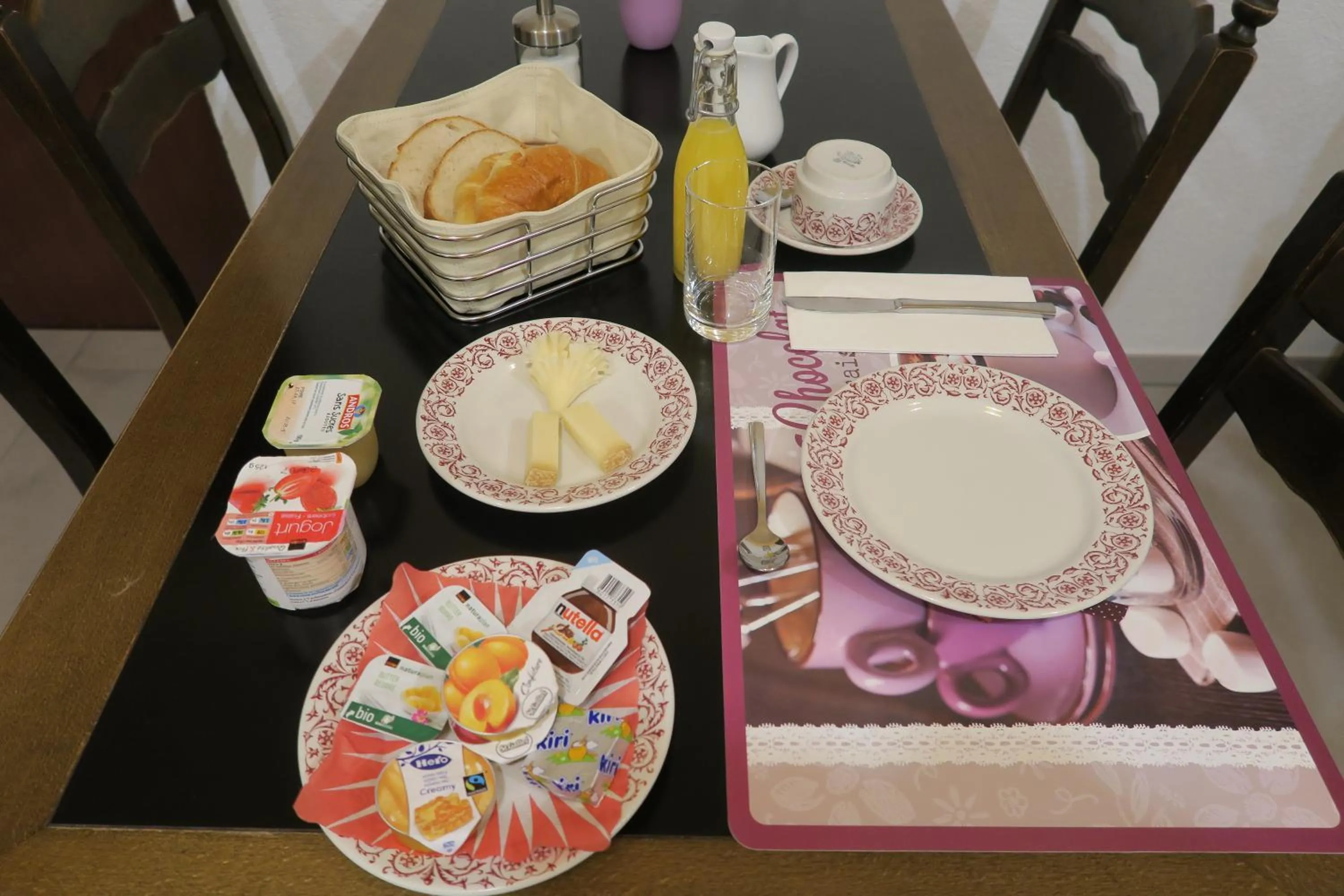 Continental breakfast in L'Union B&B - Chambres d'hôtes