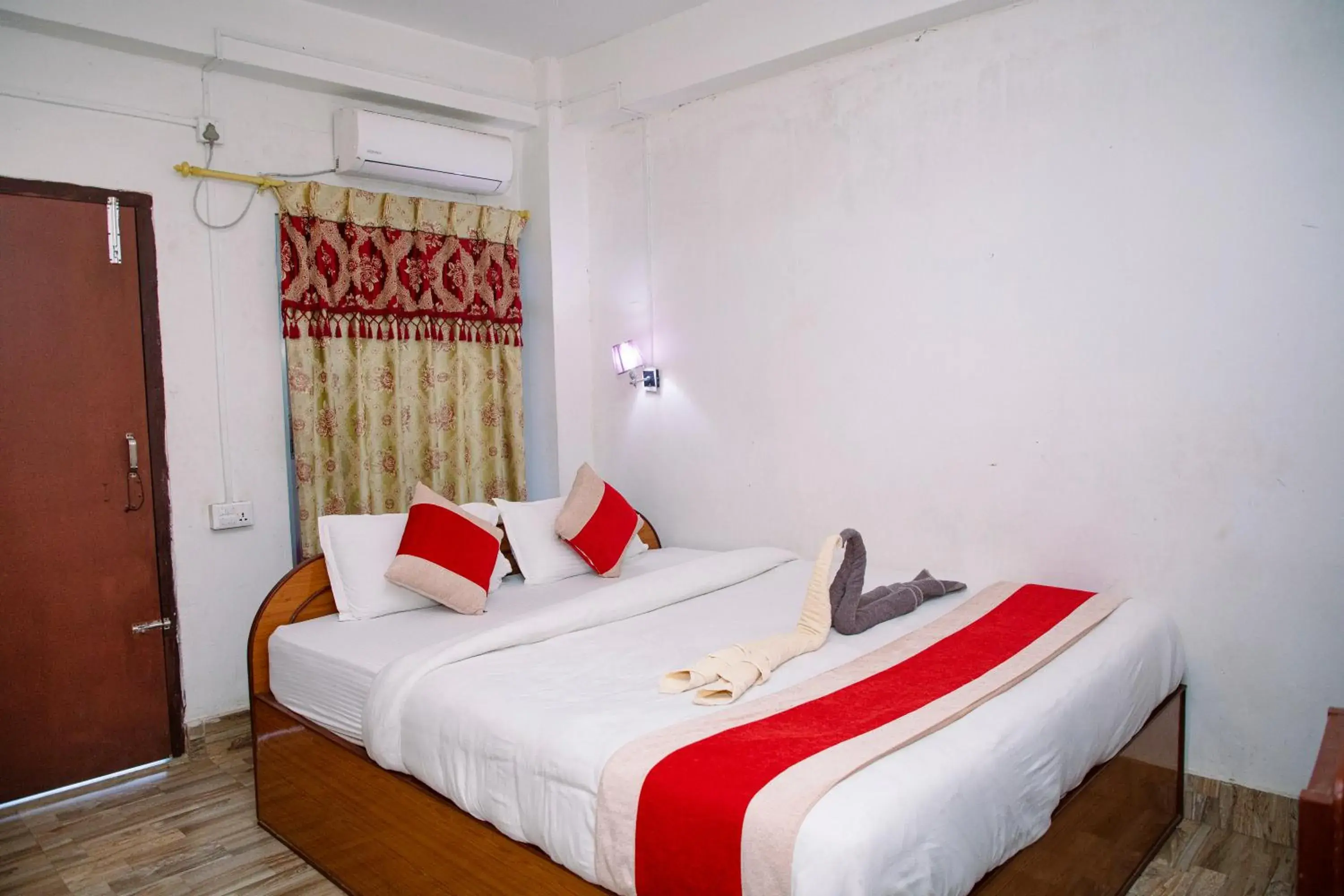 Double Room with Private Bathroom in Hotel Shiva's Dream Double Room with Private Bathroom in Hotel Shiva's Dream