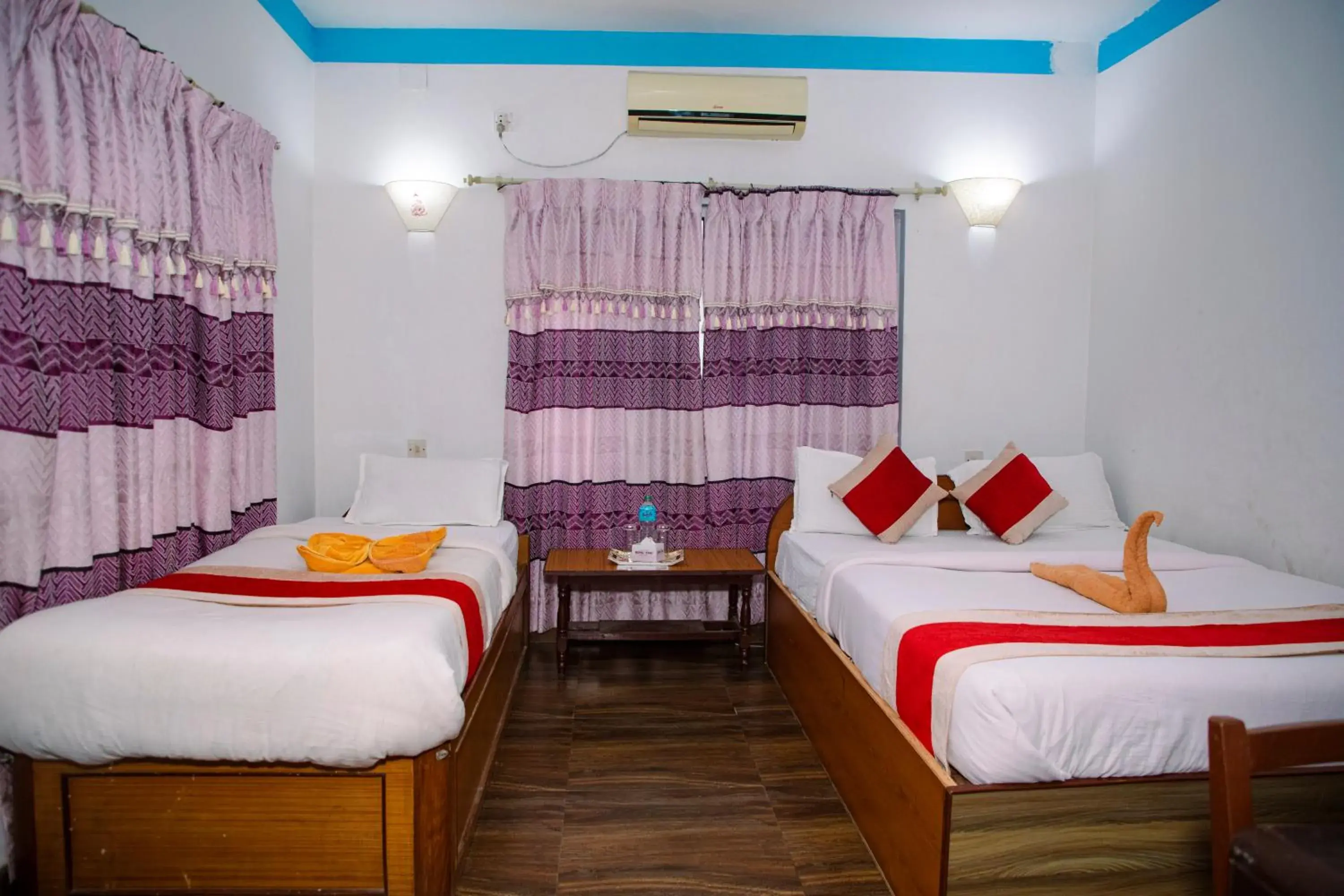 Comfort Triple Room with Shower in Hotel Shiva's Dream Comfort Triple Room with Shower in Hotel Shiva's Dream