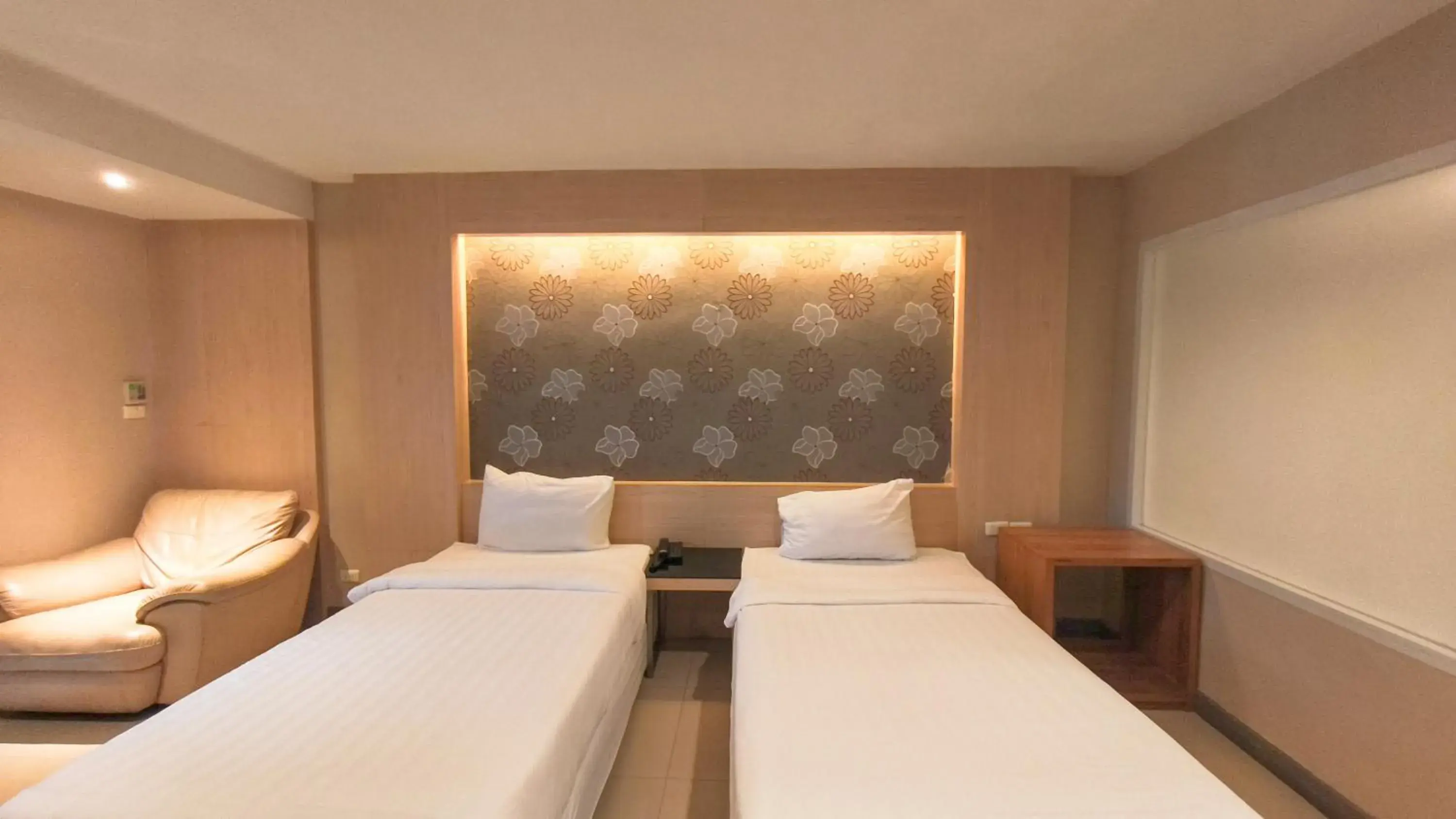 Deluxe Twin Room in Avana Residence Deluxe Twin Room in Avana Residence