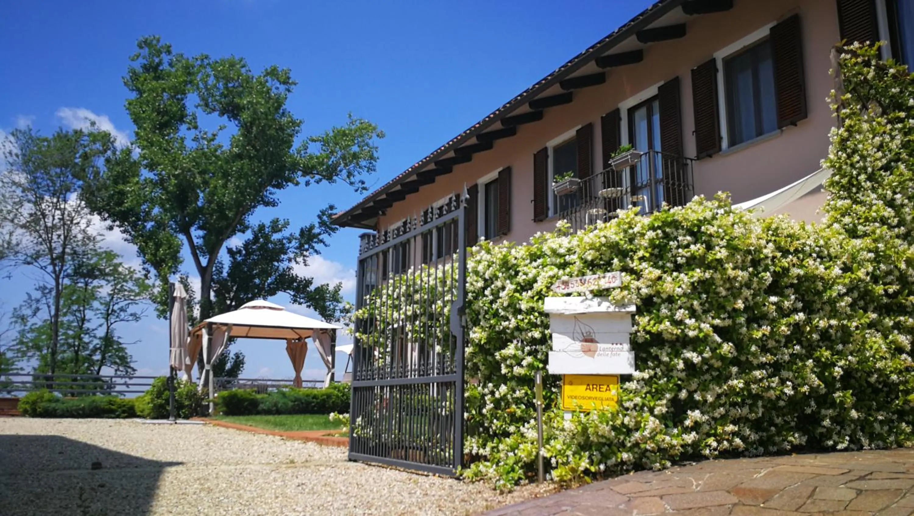 Facade/entrance in B&B Lanterna delle Fate