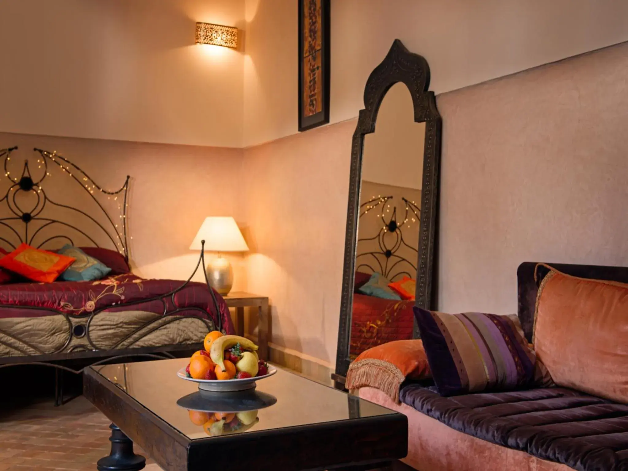 Shower, Bed in Riad Darhani Shower, Bed in Riad Darhani