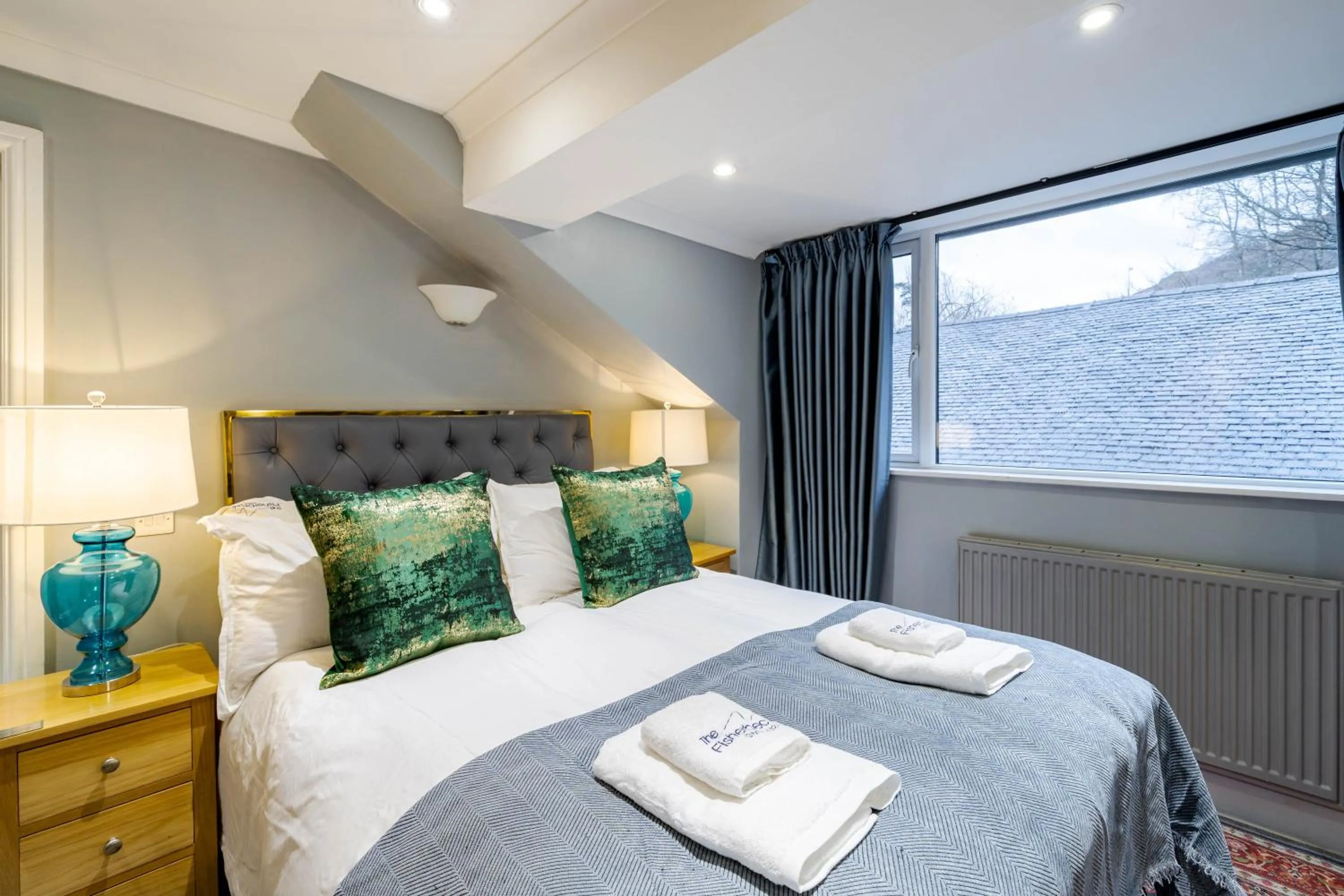 Bed in Waterhead Rooms & Suites - Parking Available Onsite