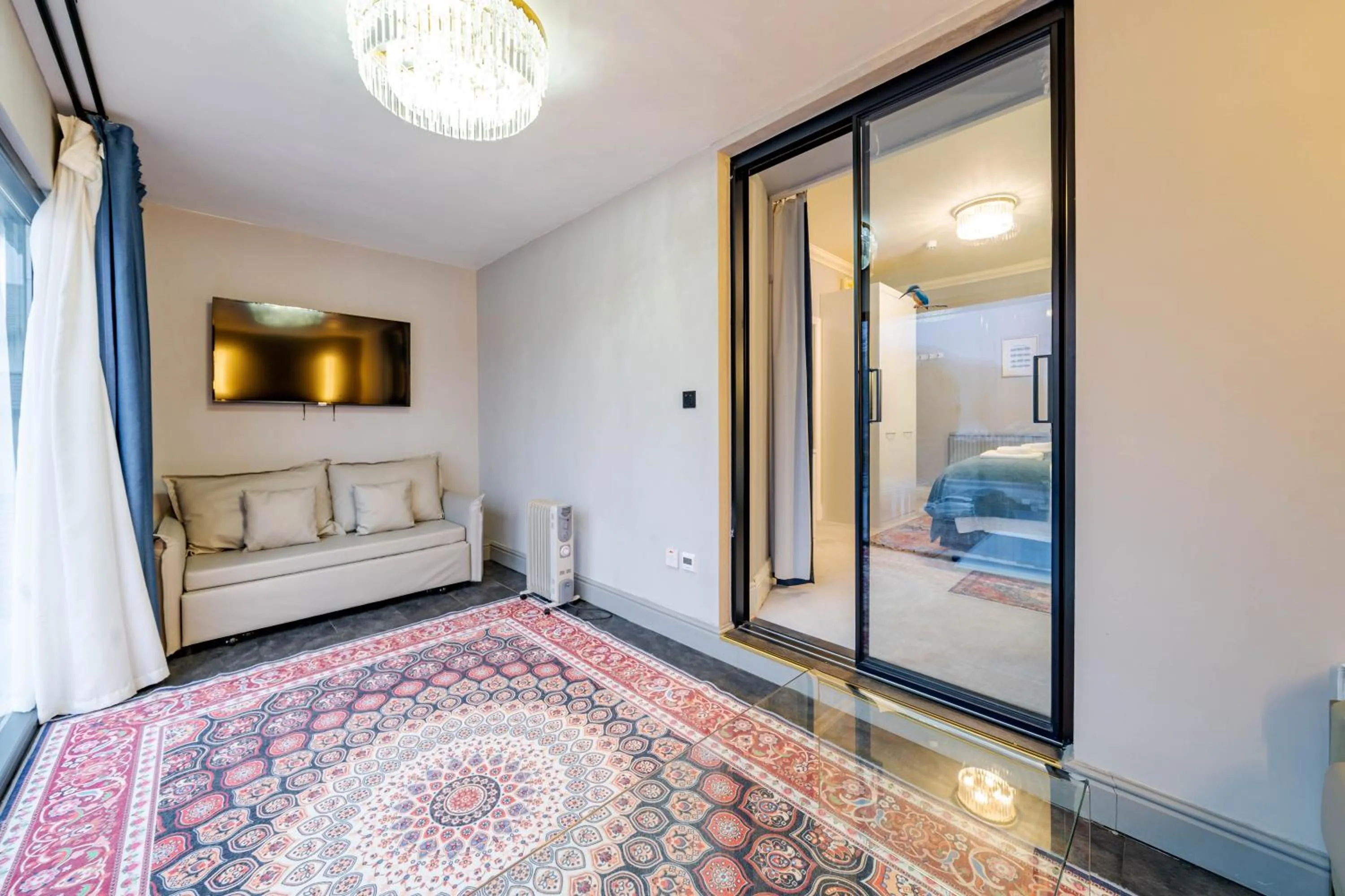 Bed in Waterhead Rooms & Suites - Parking Available Onsite