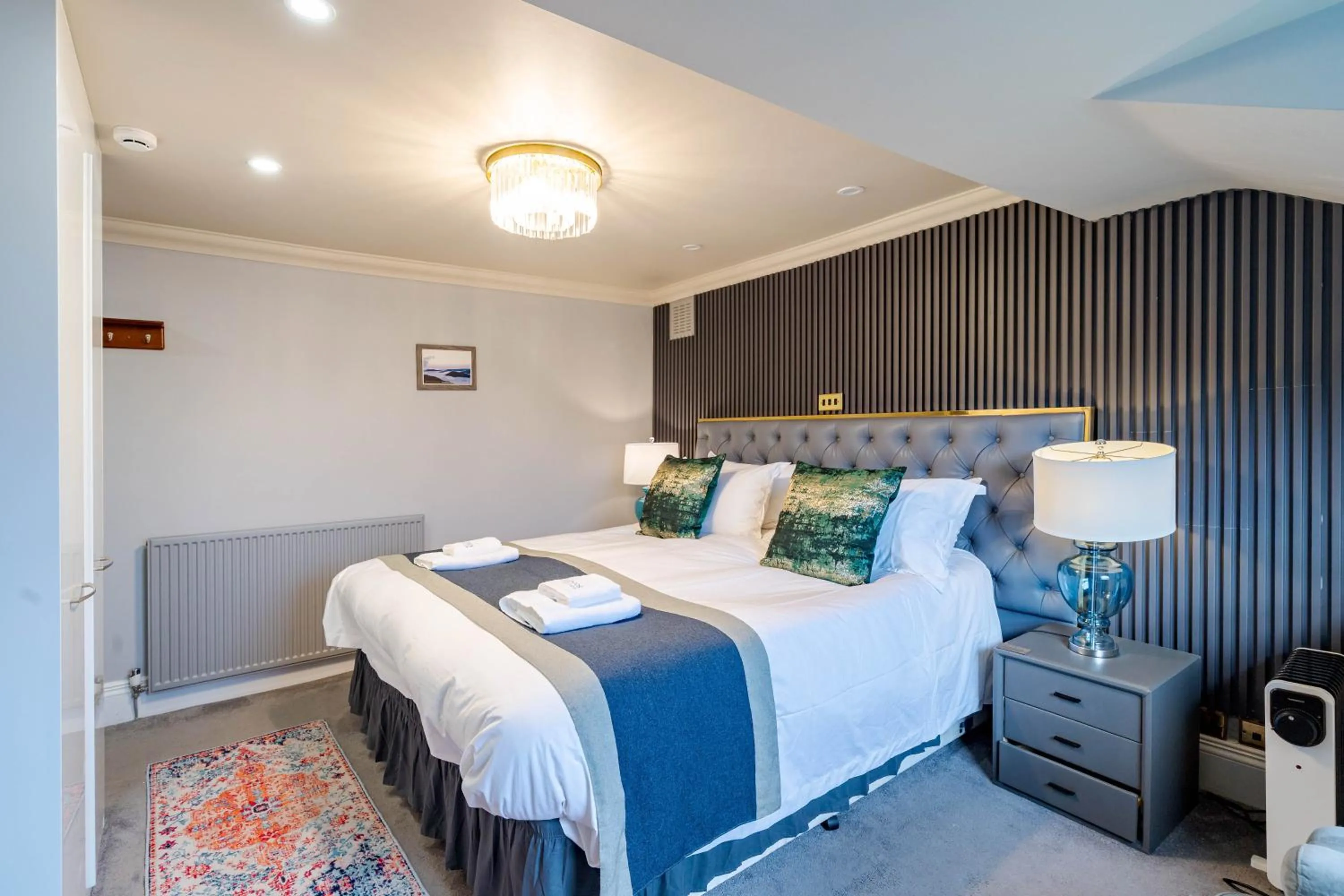 Bed in Waterhead Rooms & Suites - Parking Available Onsite