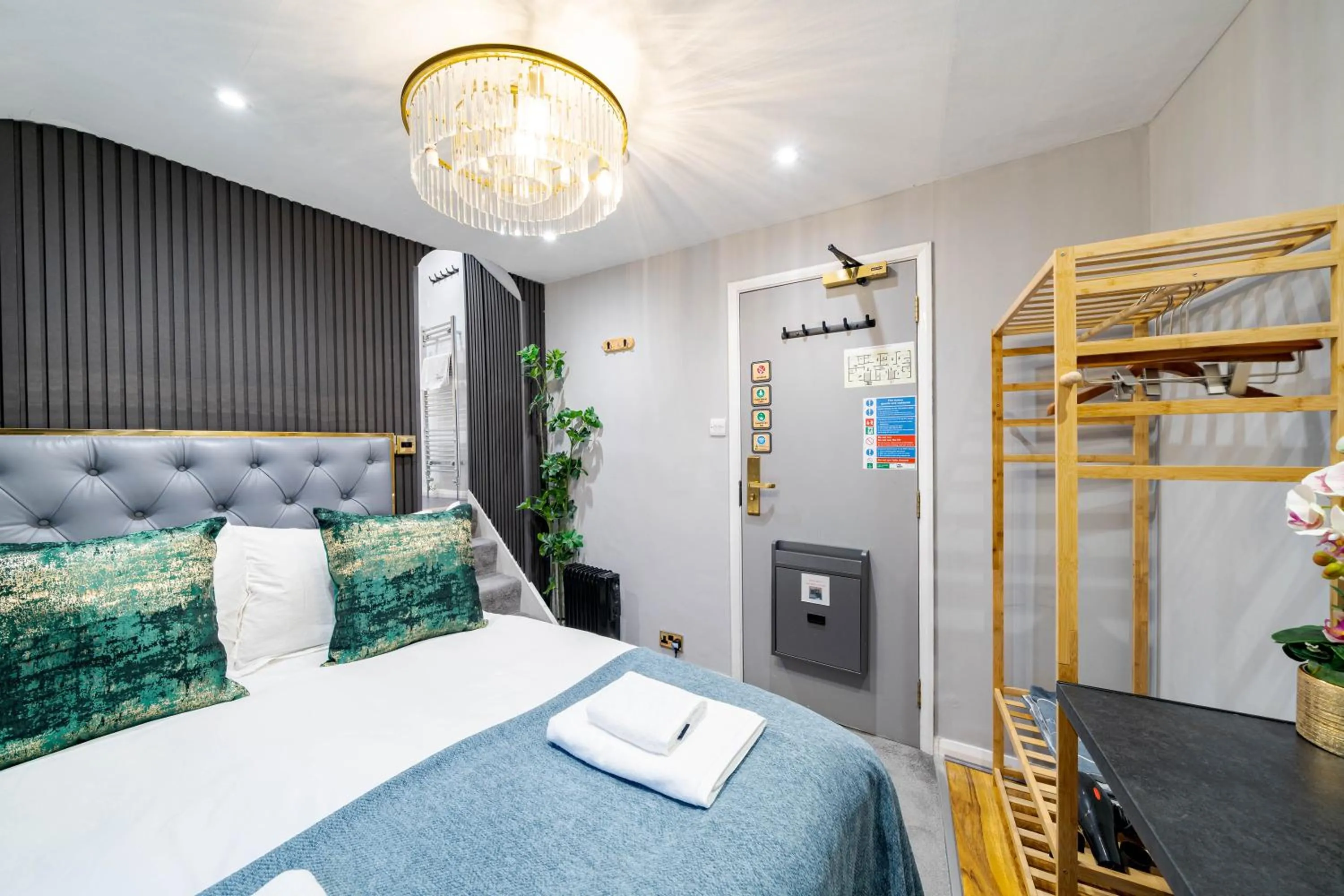 Bed in Waterhead Rooms & Suites - Parking Available Onsite