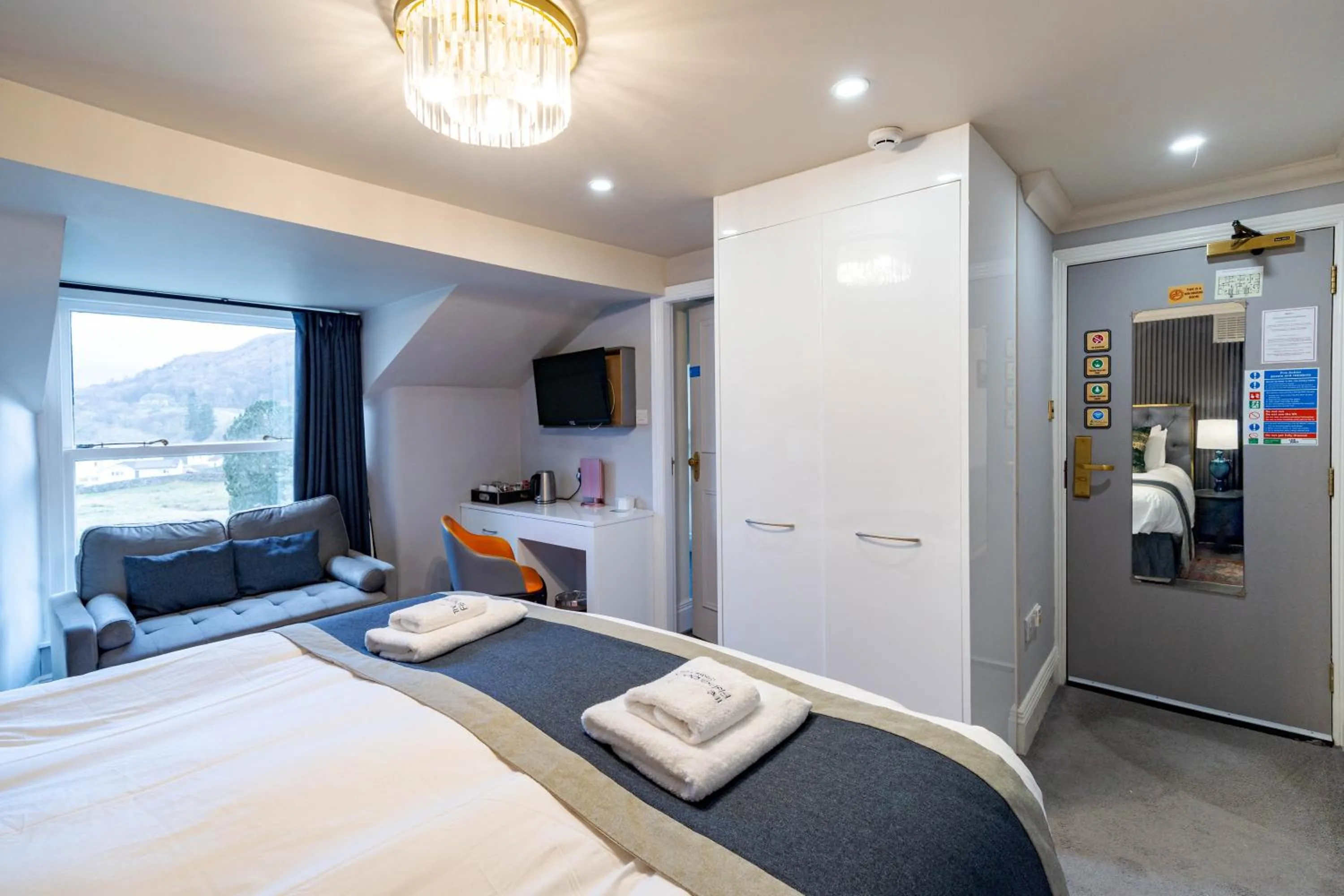 Bed in Waterhead Rooms & Suites - Parking Available Onsite