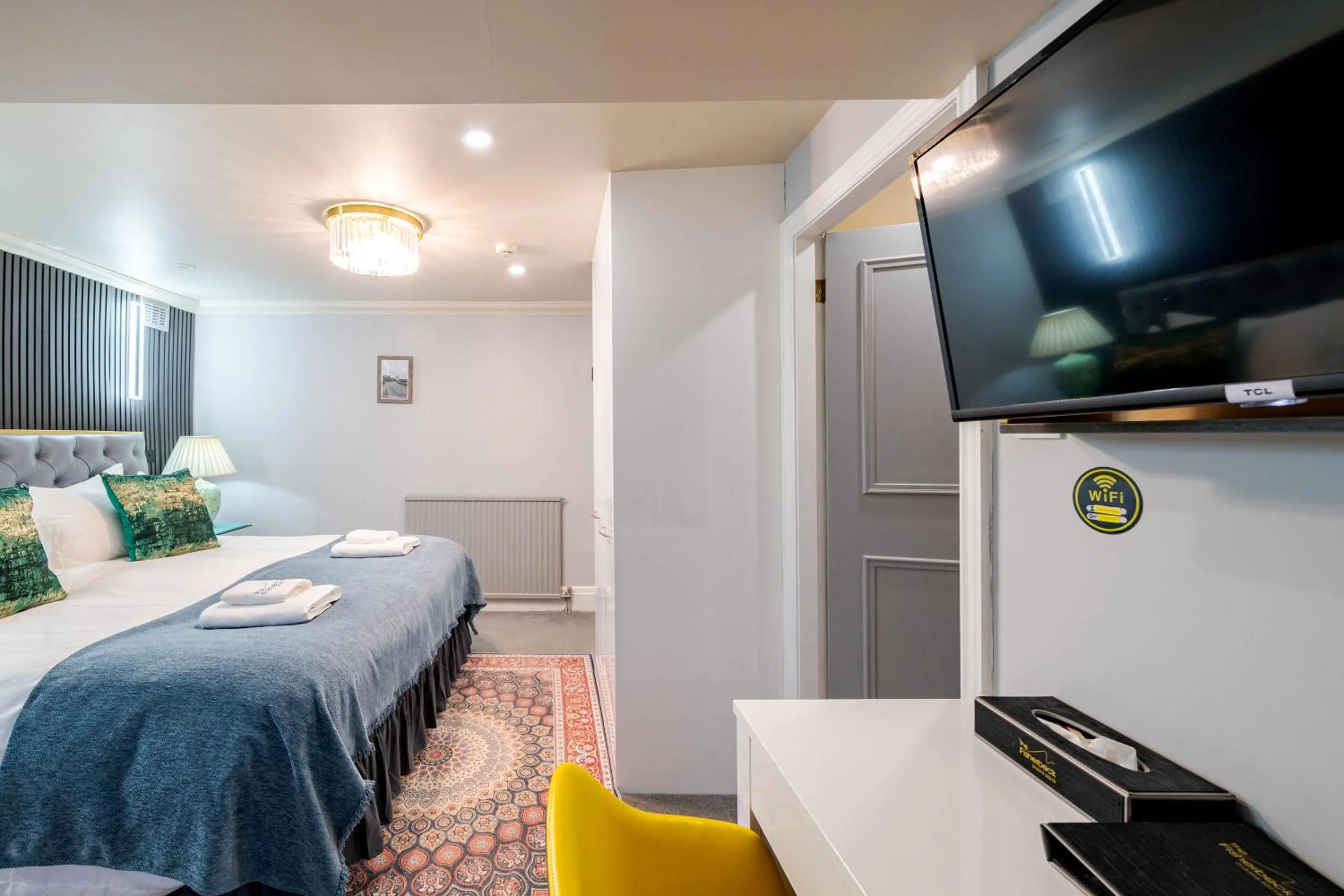 Bed in Waterhead Rooms & Suites - Parking Available Onsite