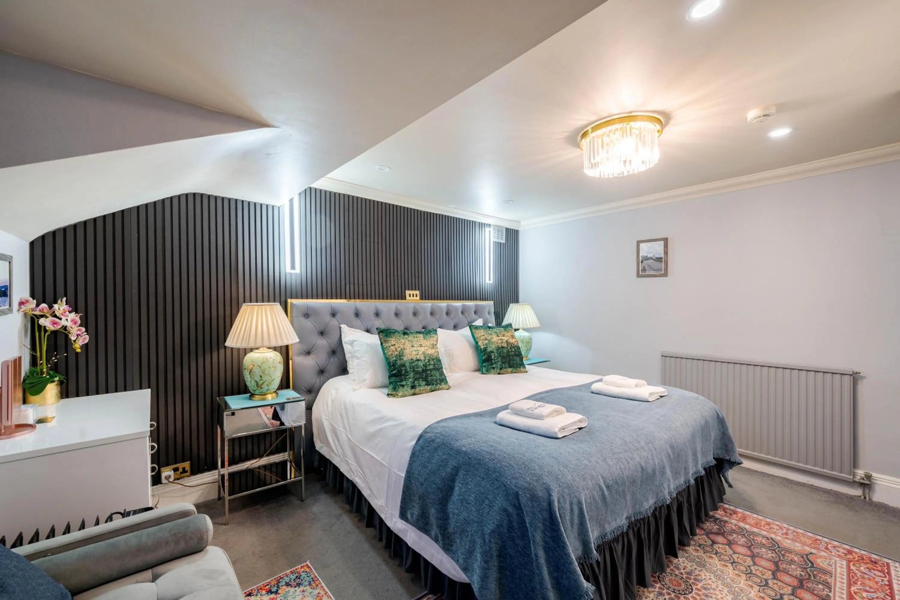 Bed in Waterhead Rooms & Suites - Parking Available Onsite