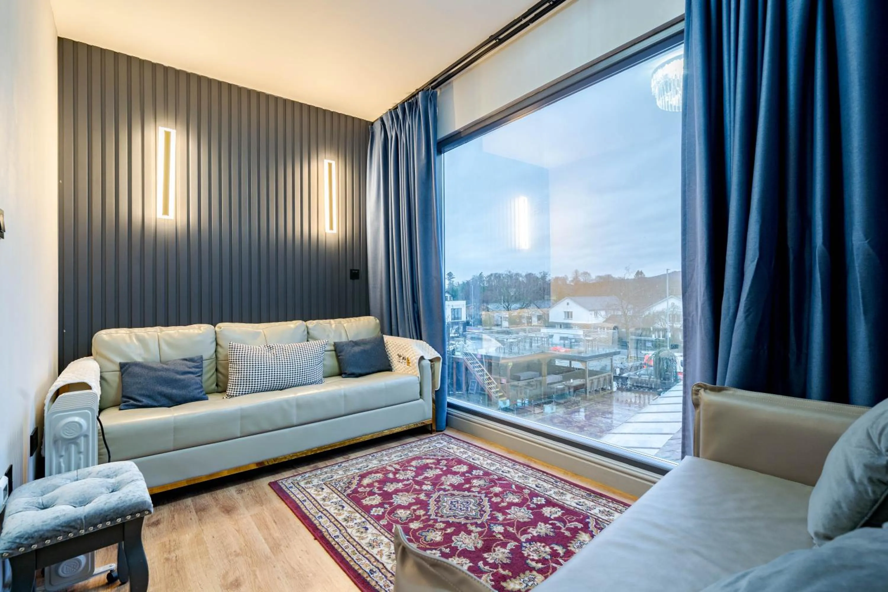 Waterhead Rooms & Suites - Parking Available Onsite