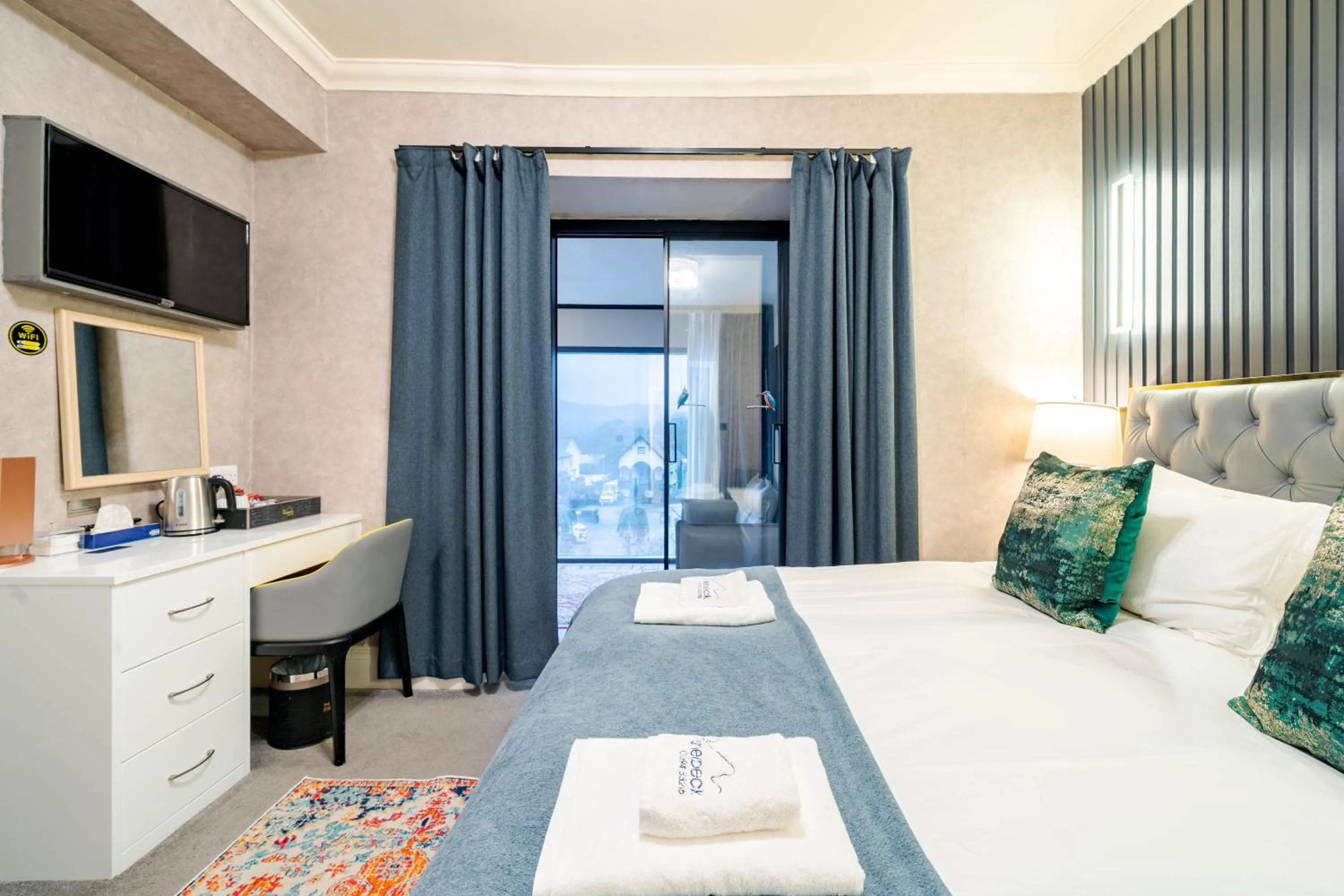 Bed in Waterhead Rooms & Suites - Parking Available Onsite